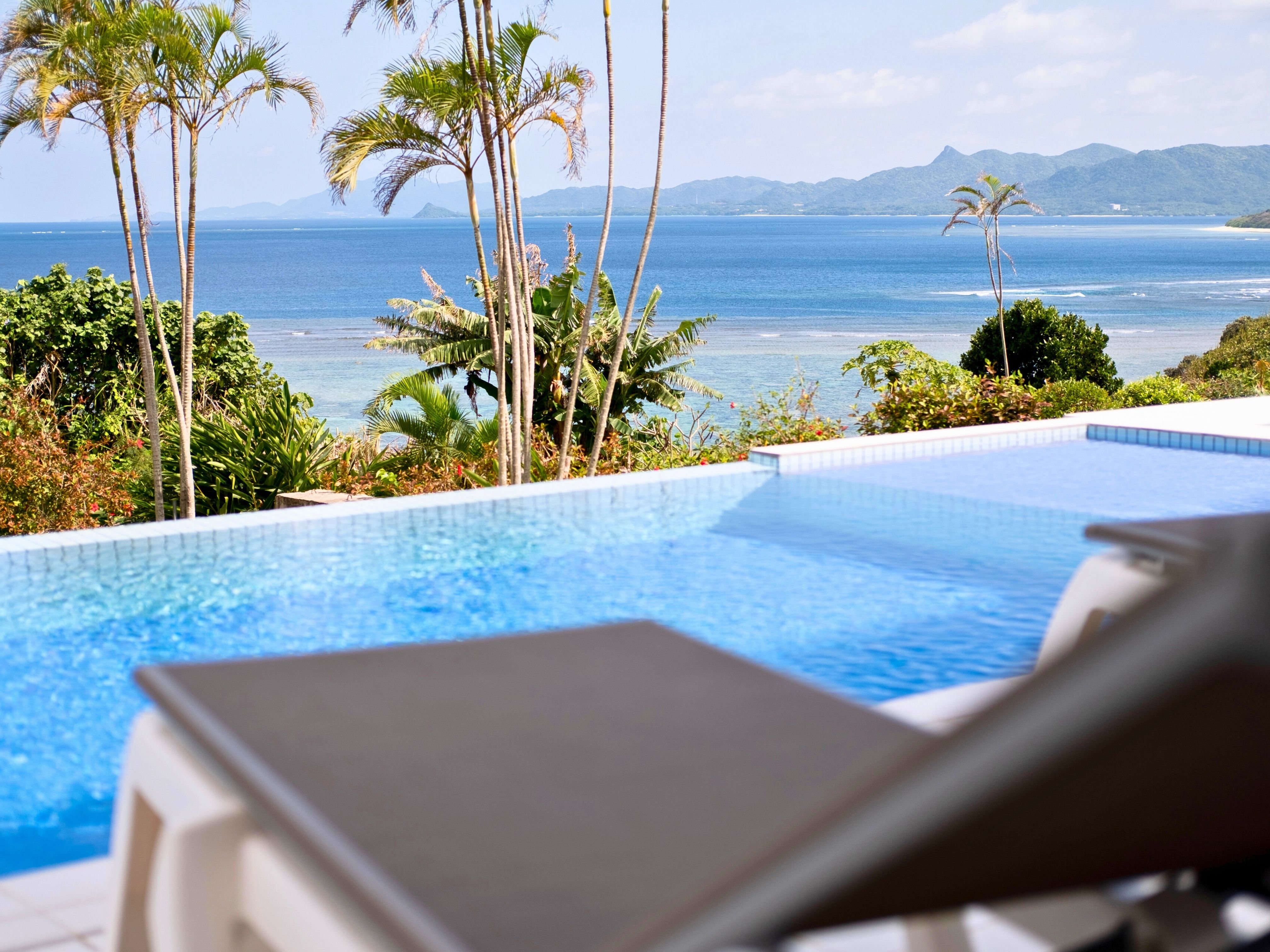 インフィニティプール越しの絶景