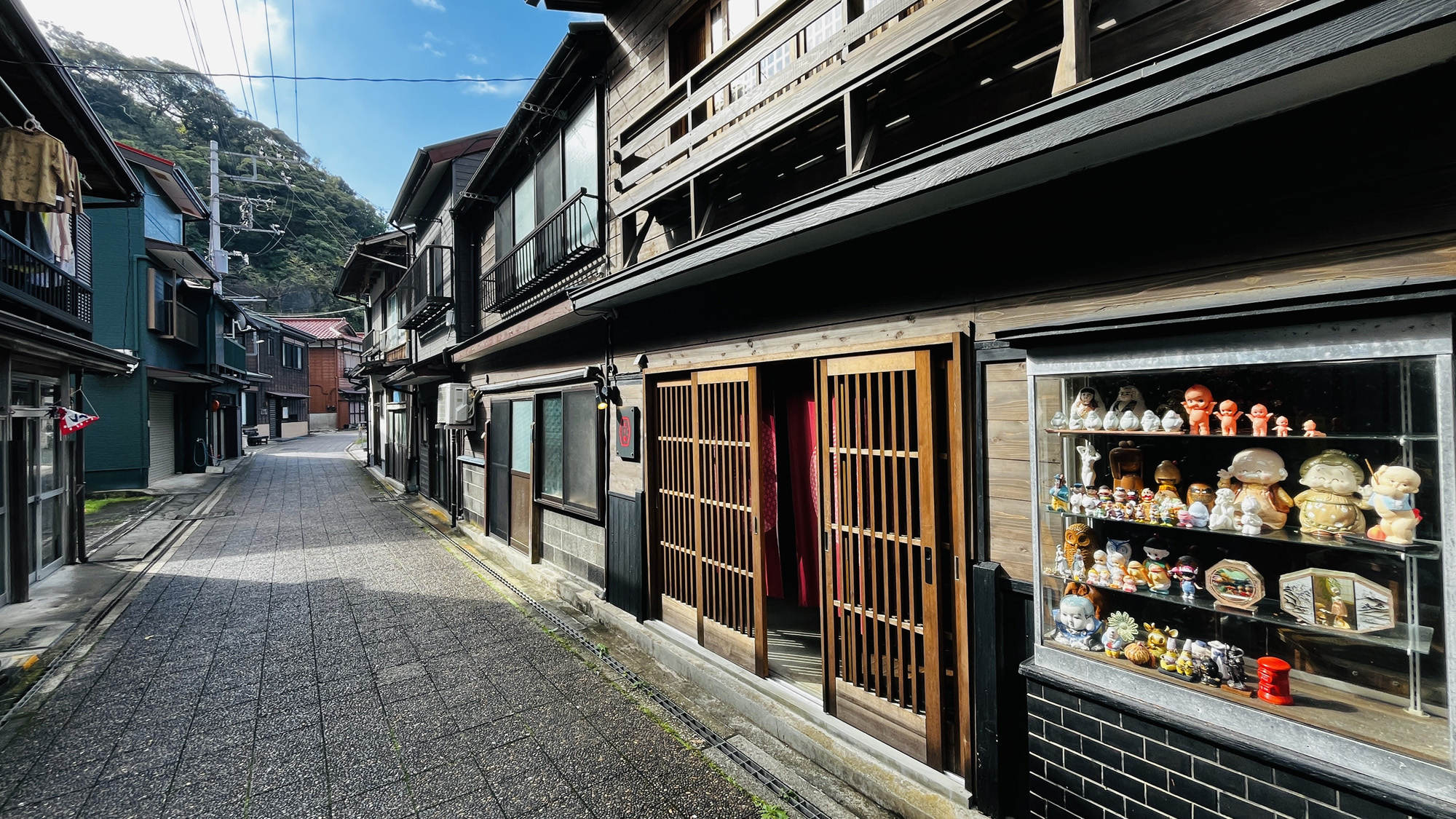 その他_波浮の通り_朝*