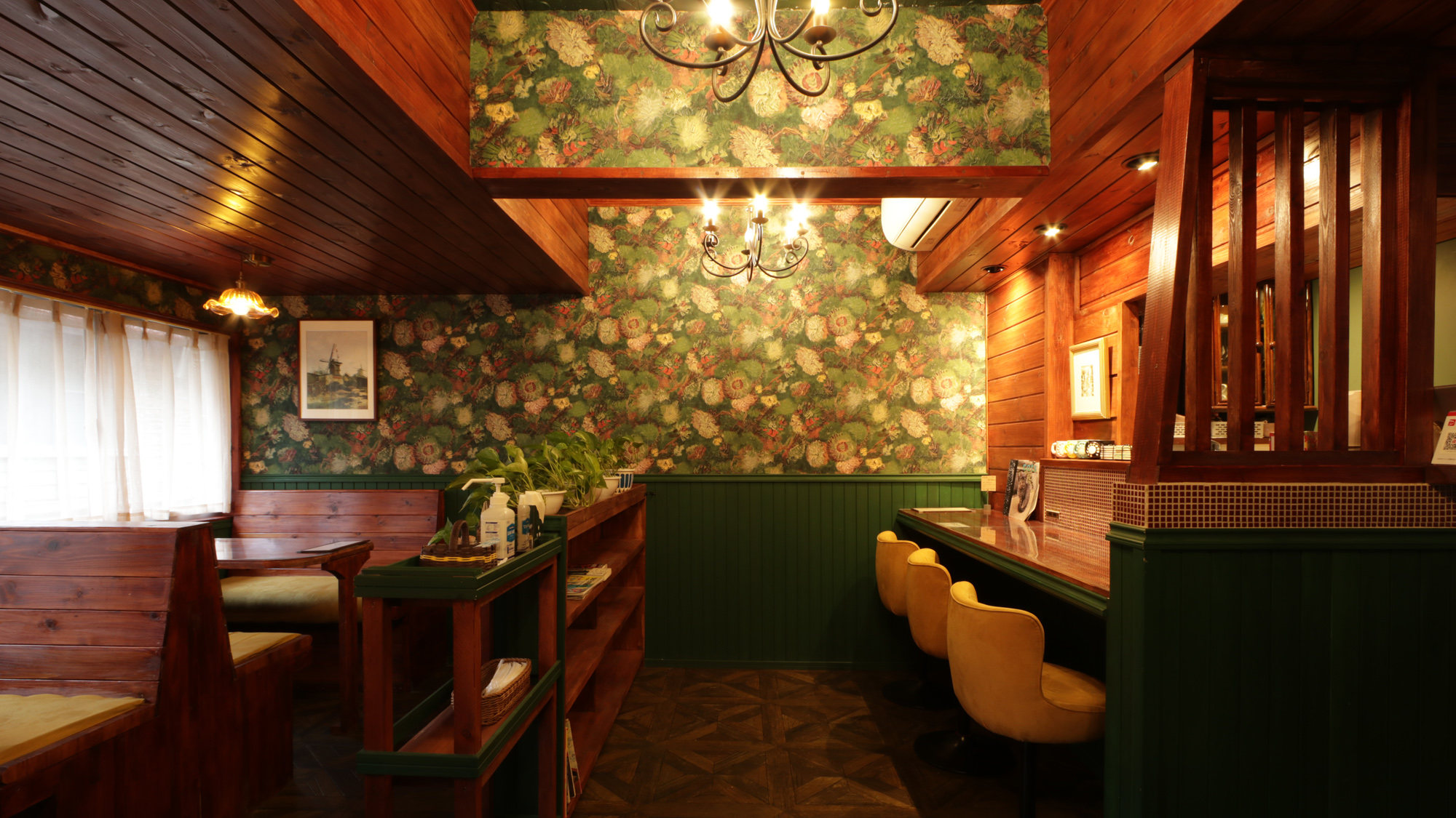 施設_喫茶モンマルトル_二階は気まぐれ営業の喫茶店 *