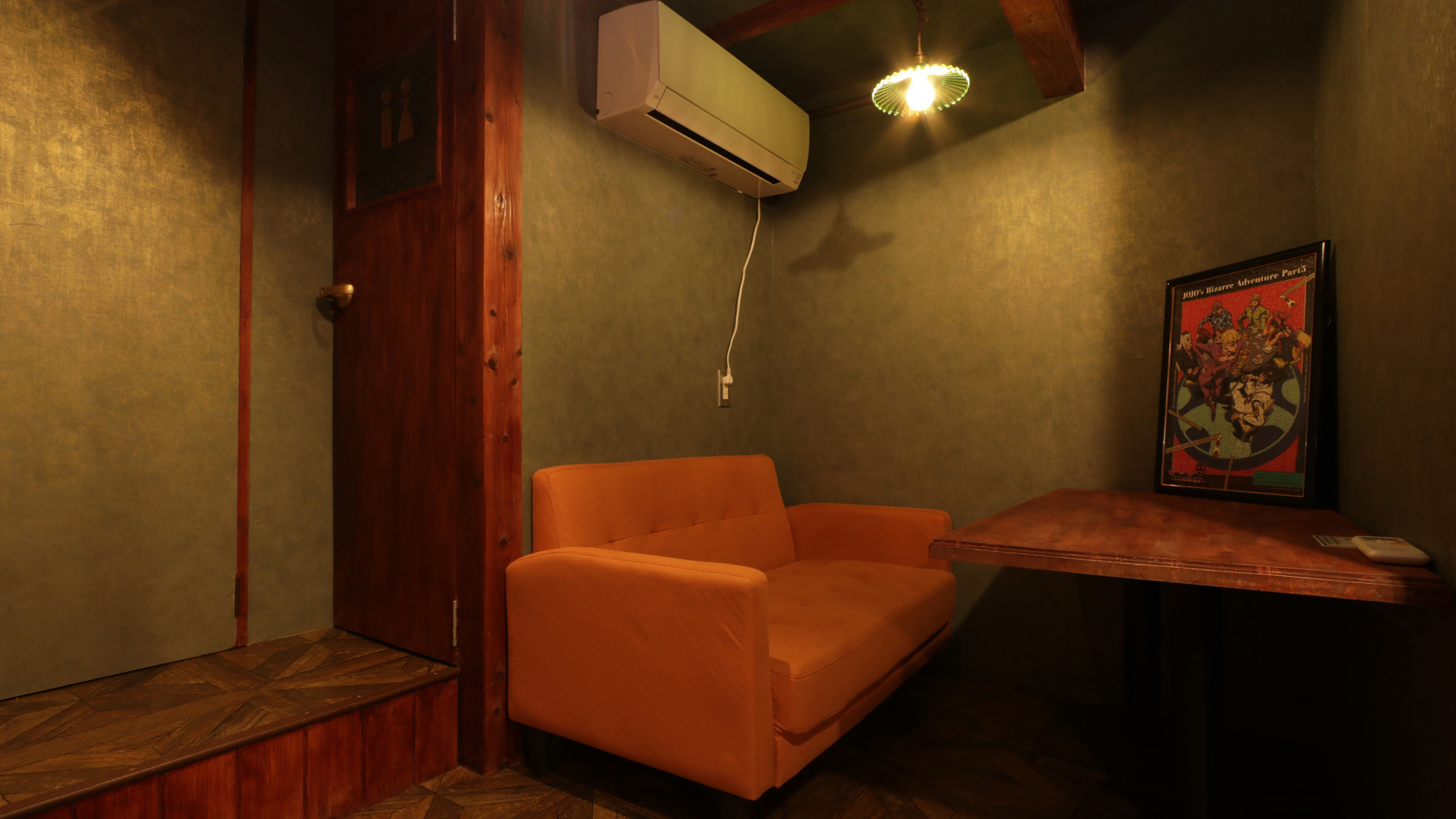 施設_喫茶モンマルトル_一階奥には読書スペースもございます*