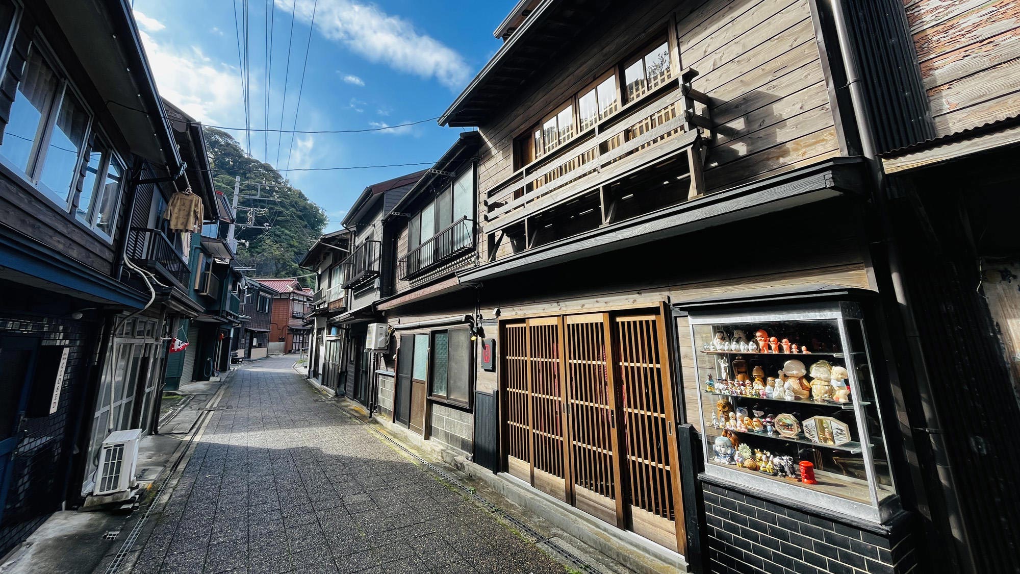 その他_波浮の通り_朝*