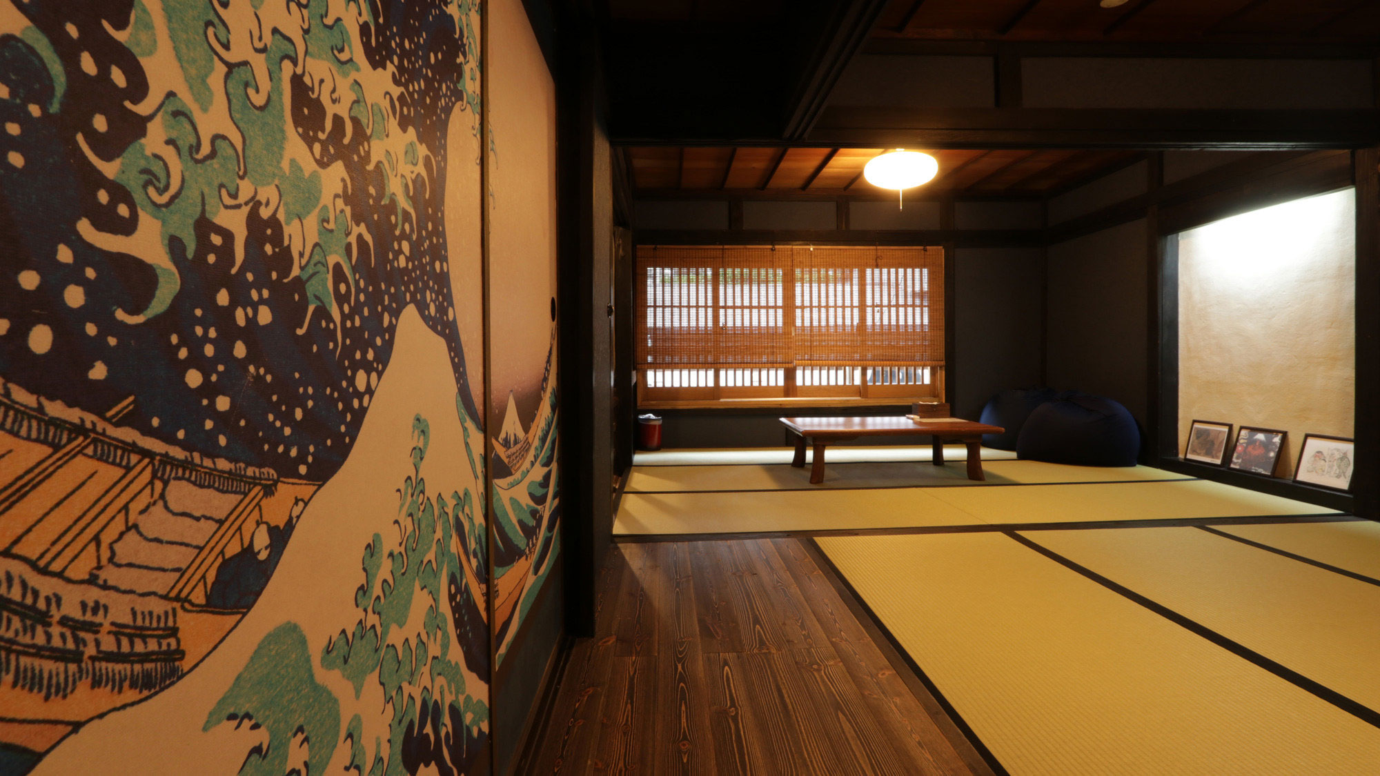 客室_二階は和室スペース。大人数の場合はこちらも寝室としてご利用ください*