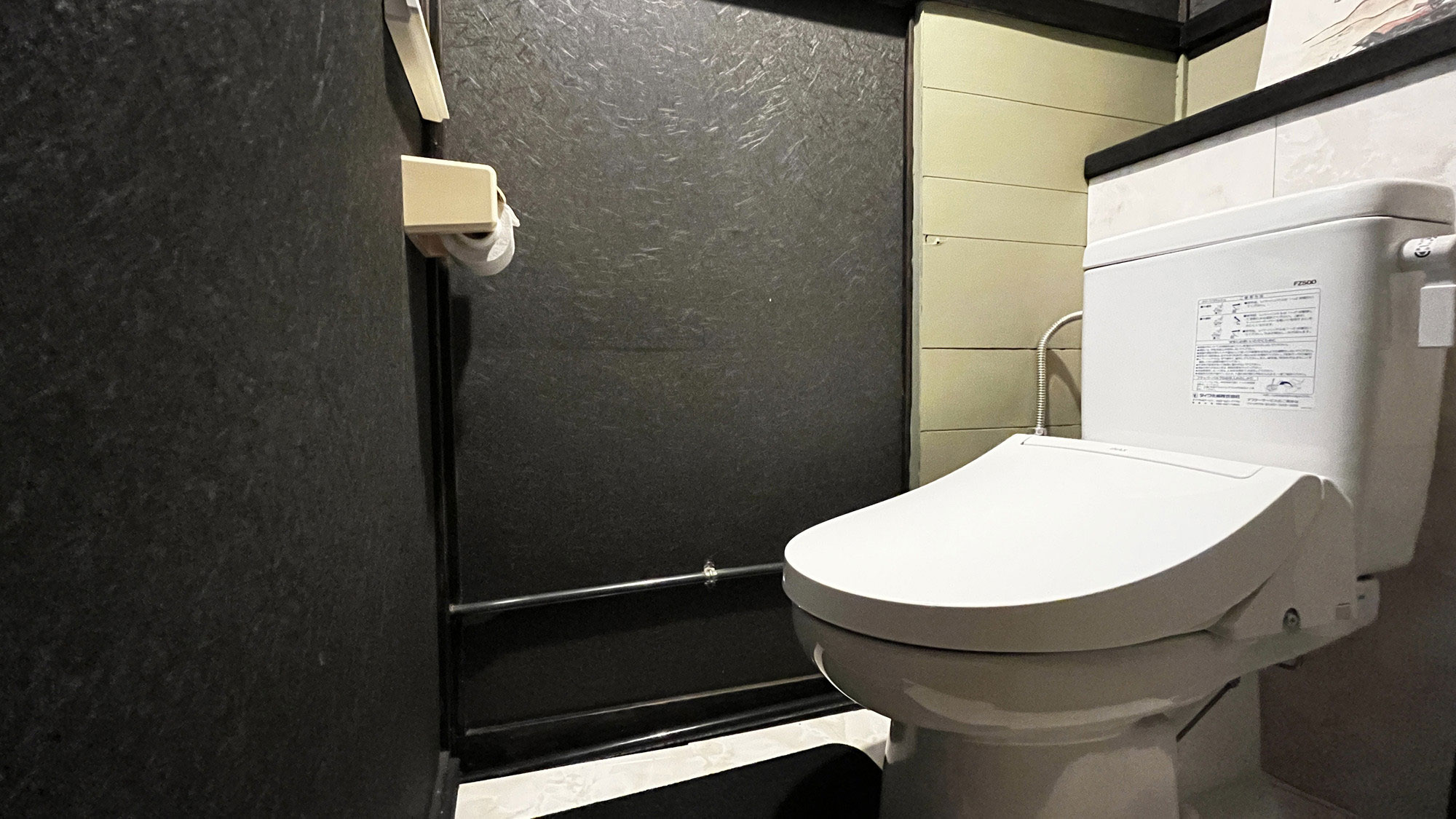 施設_一階トイレはもちろん温水洗浄機付トイレ*