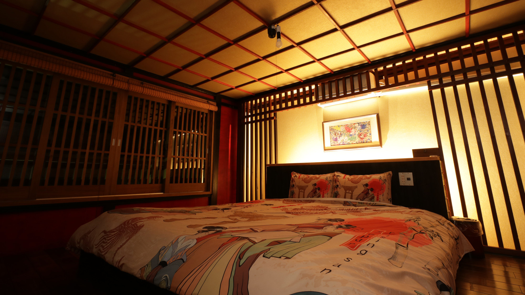 客室_三階はキングサイズベッドの寝室。気分は御殿様？ *