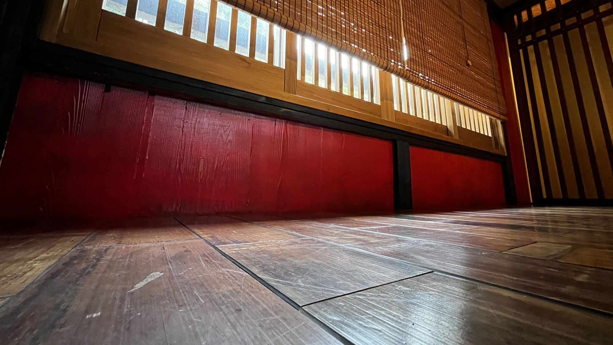 施設_ピカピカの床*