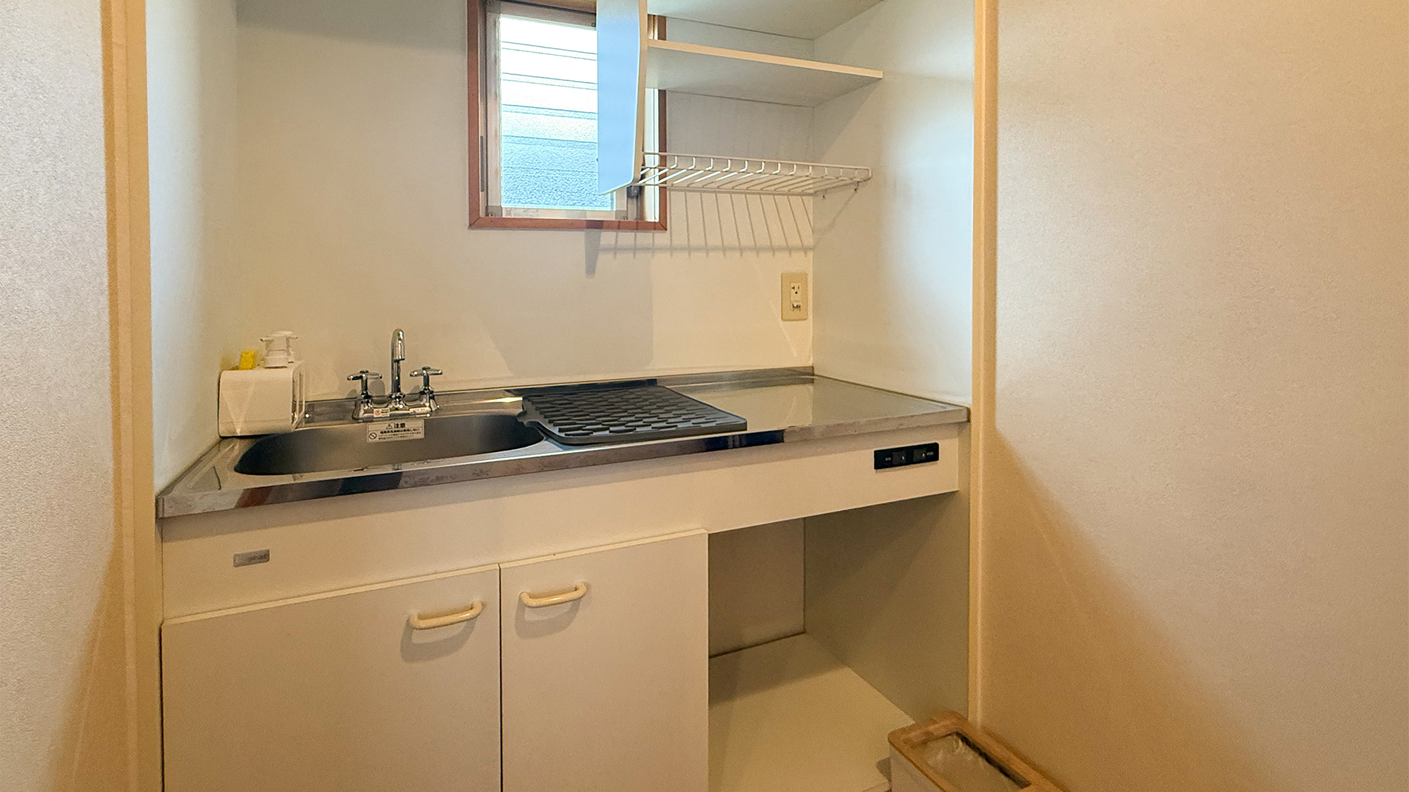 離れ和洋室　簡易キッチンは電子レンジでの加熱や、お湯を沸かす程度の軽微な利用に限ります