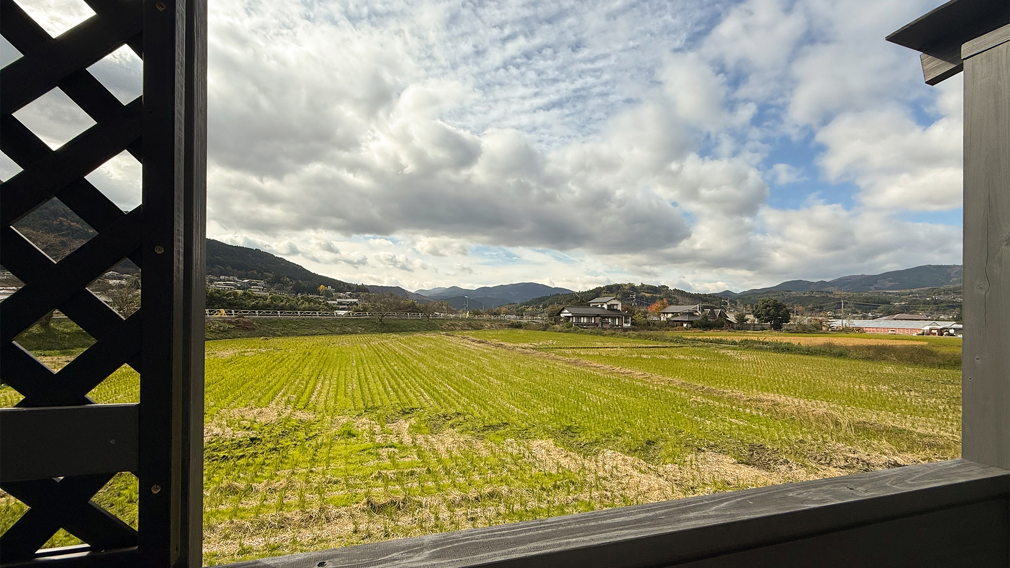 洋室2階建て　テラス付き　田園ビュー