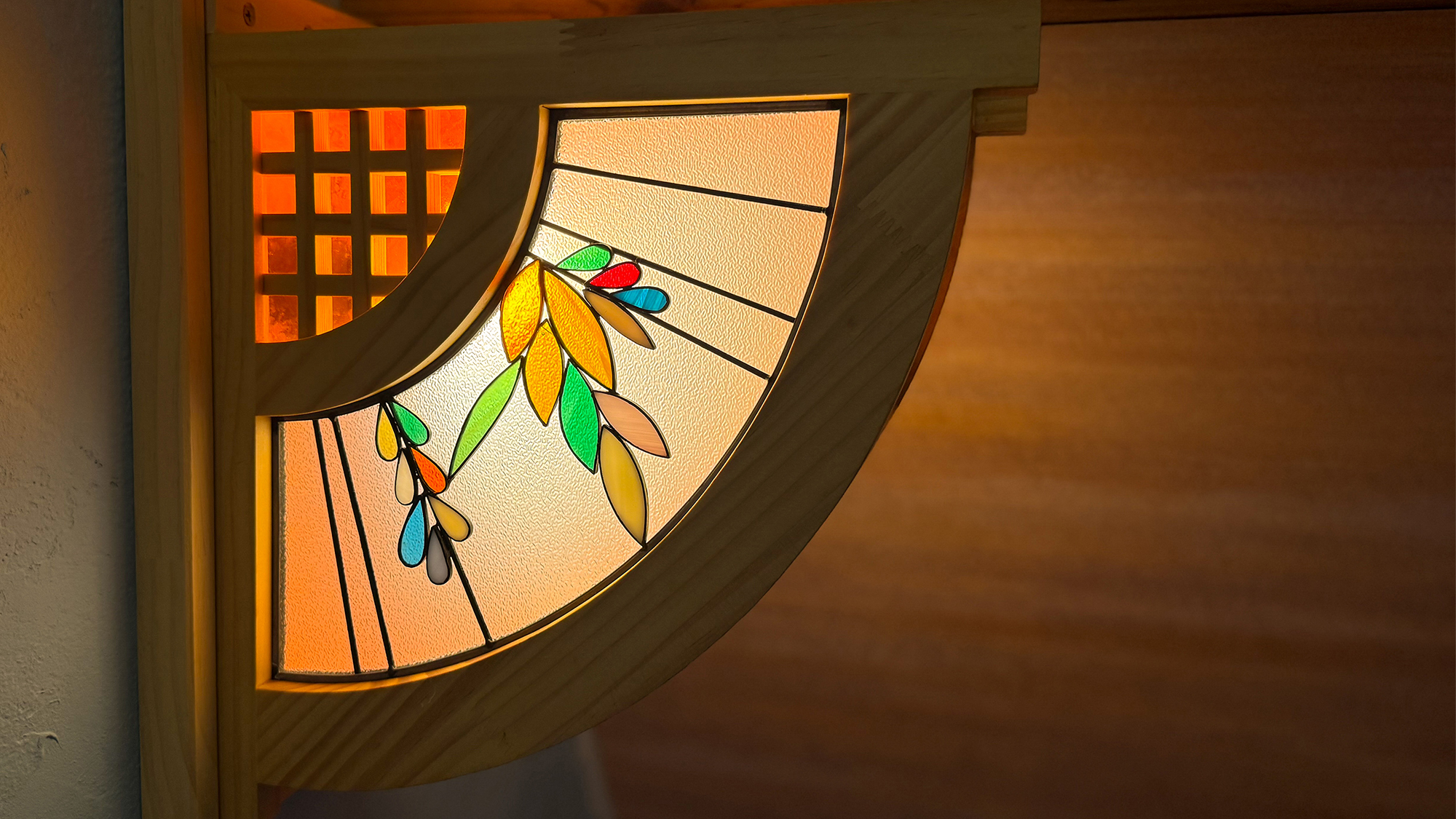 組子やステンドグラスを随所にちりばめたこだわりのお部屋