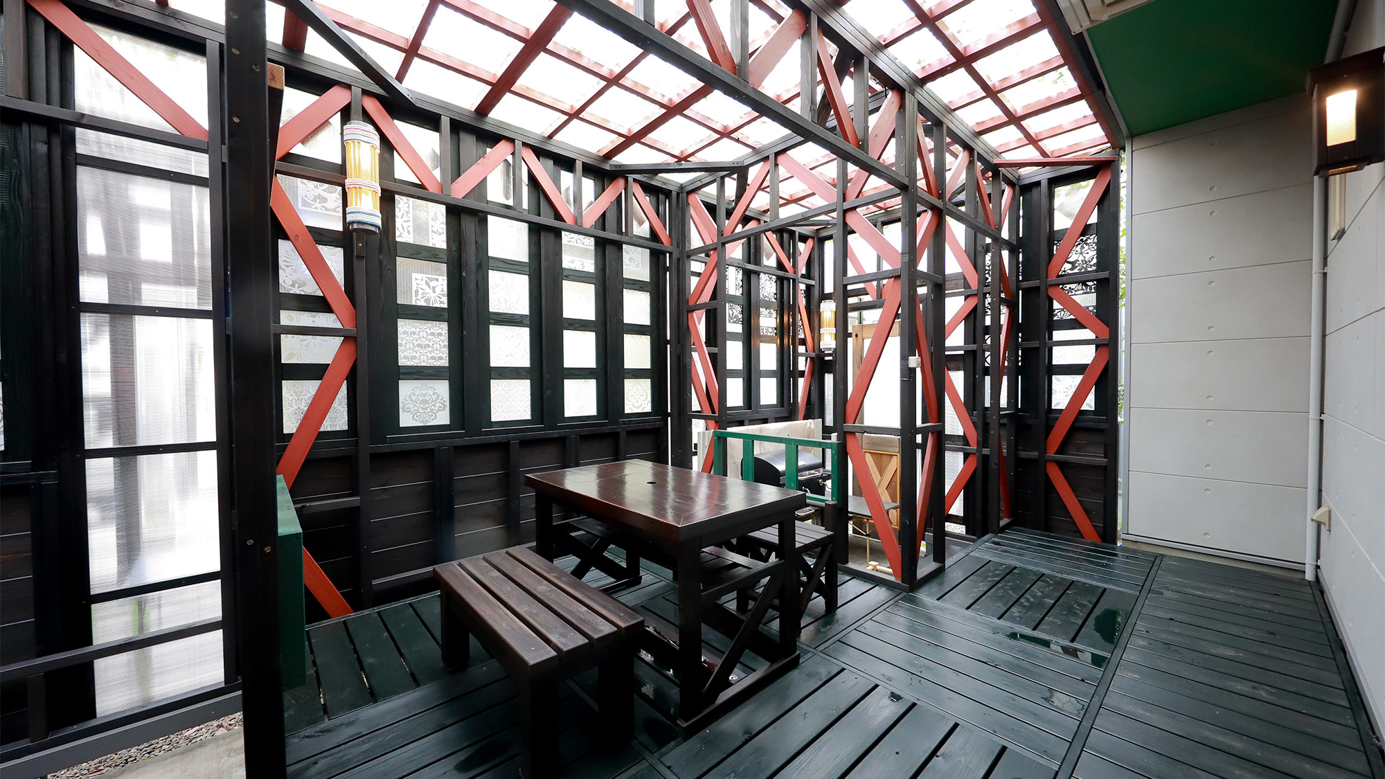 洋室2階建て　テラス付き