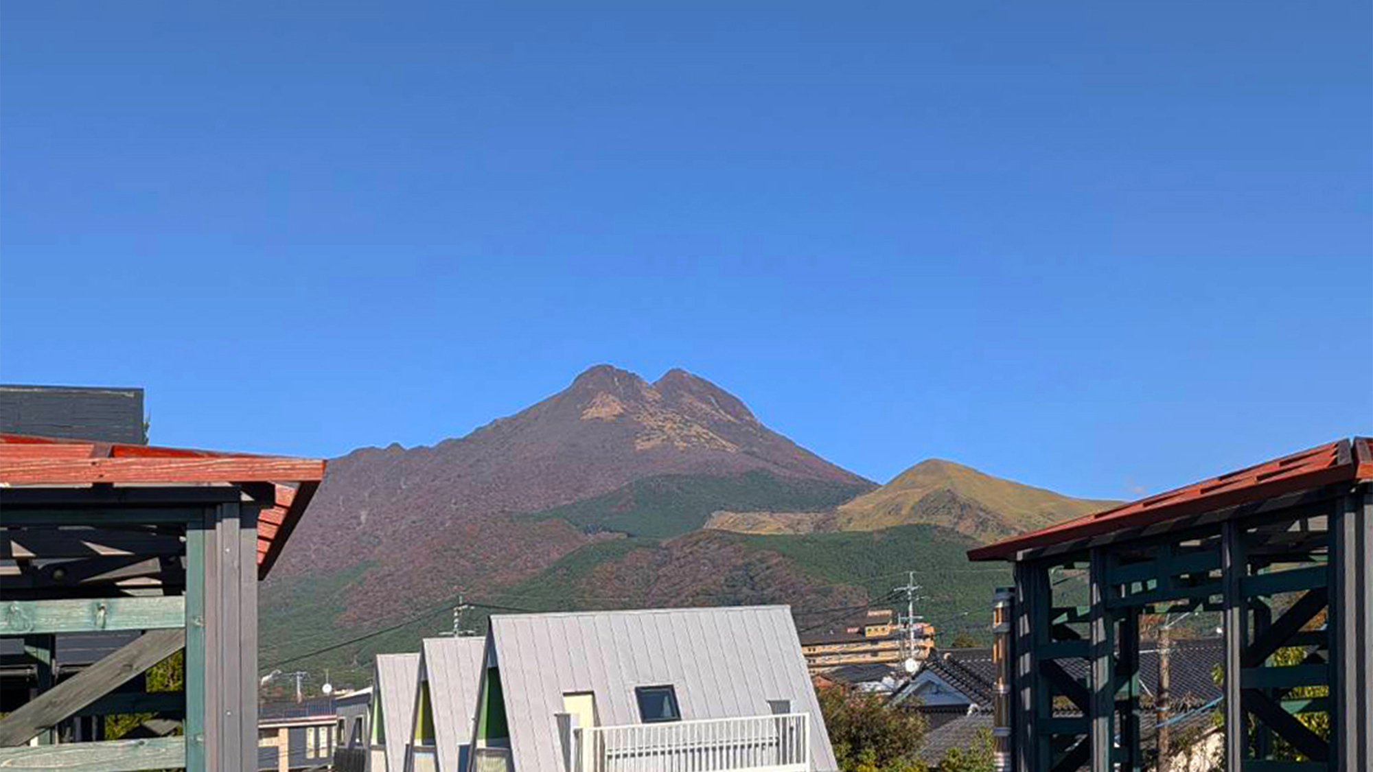 洋室2階建て　テラス付き　由布岳ビュー