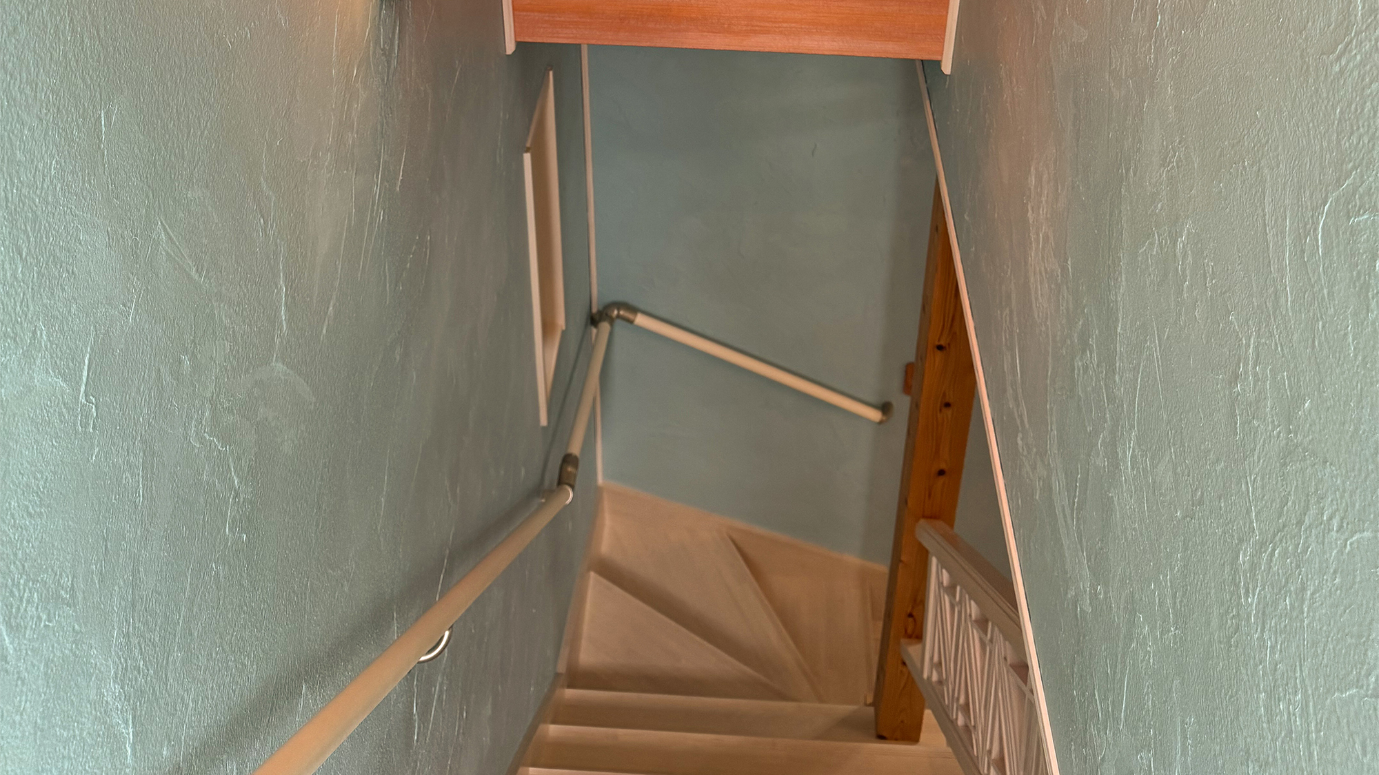 洋室2階建て　階段