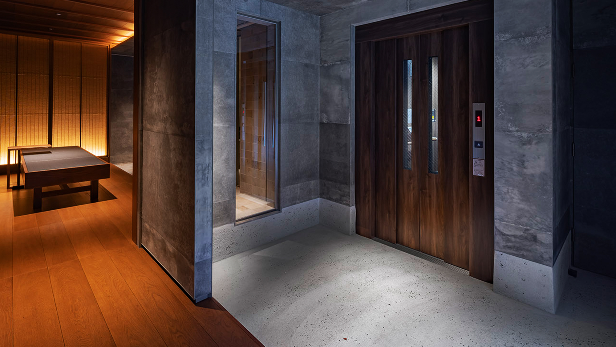 1階　エレベーター前