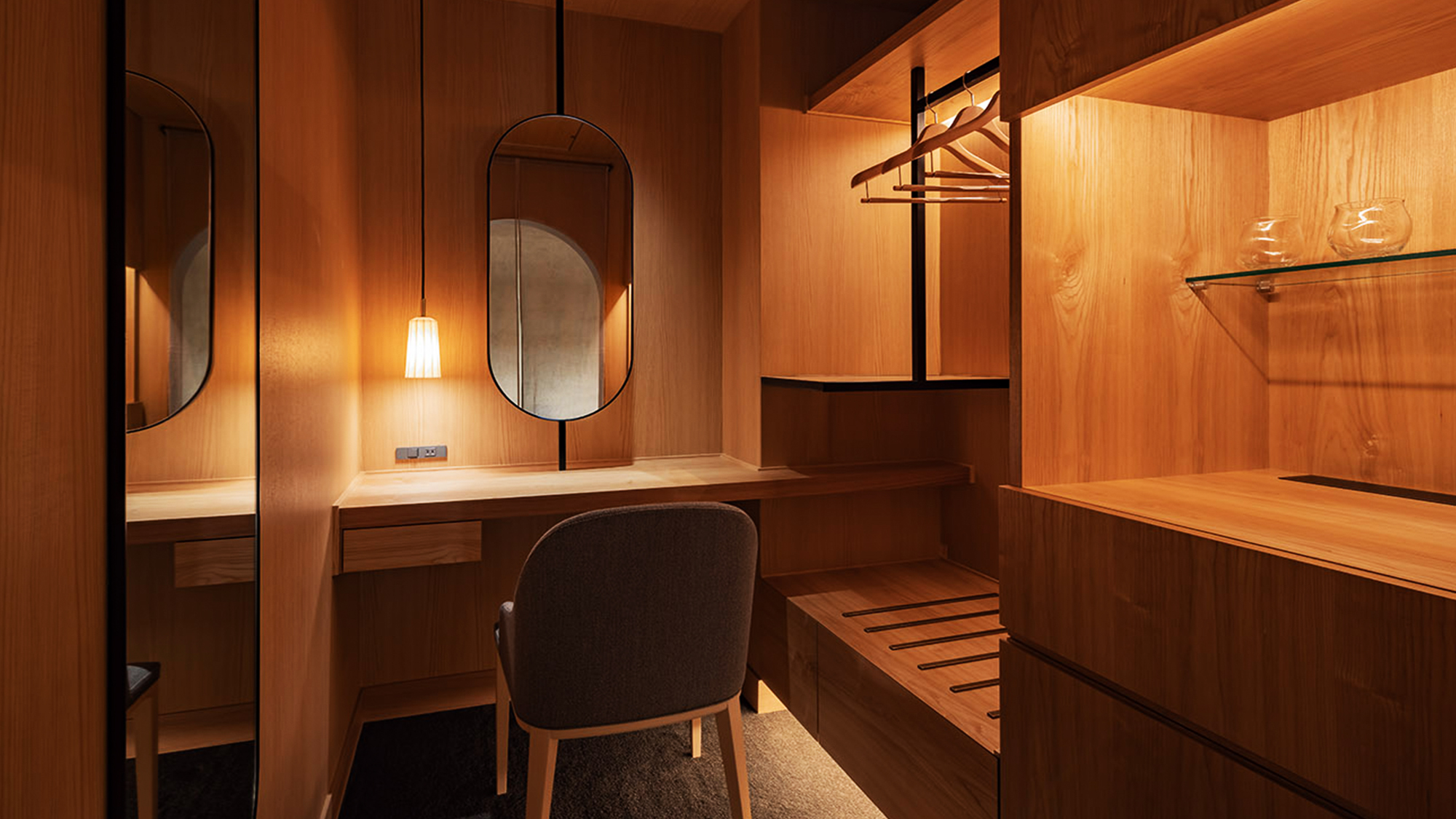 2階　ドレッサー