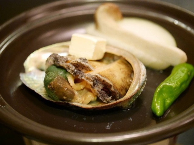【幻の銘牛】但馬牛すき焼き又はしゃぶしゃぶと豪快活魚の舟盛・鮑の陶板焼きコース