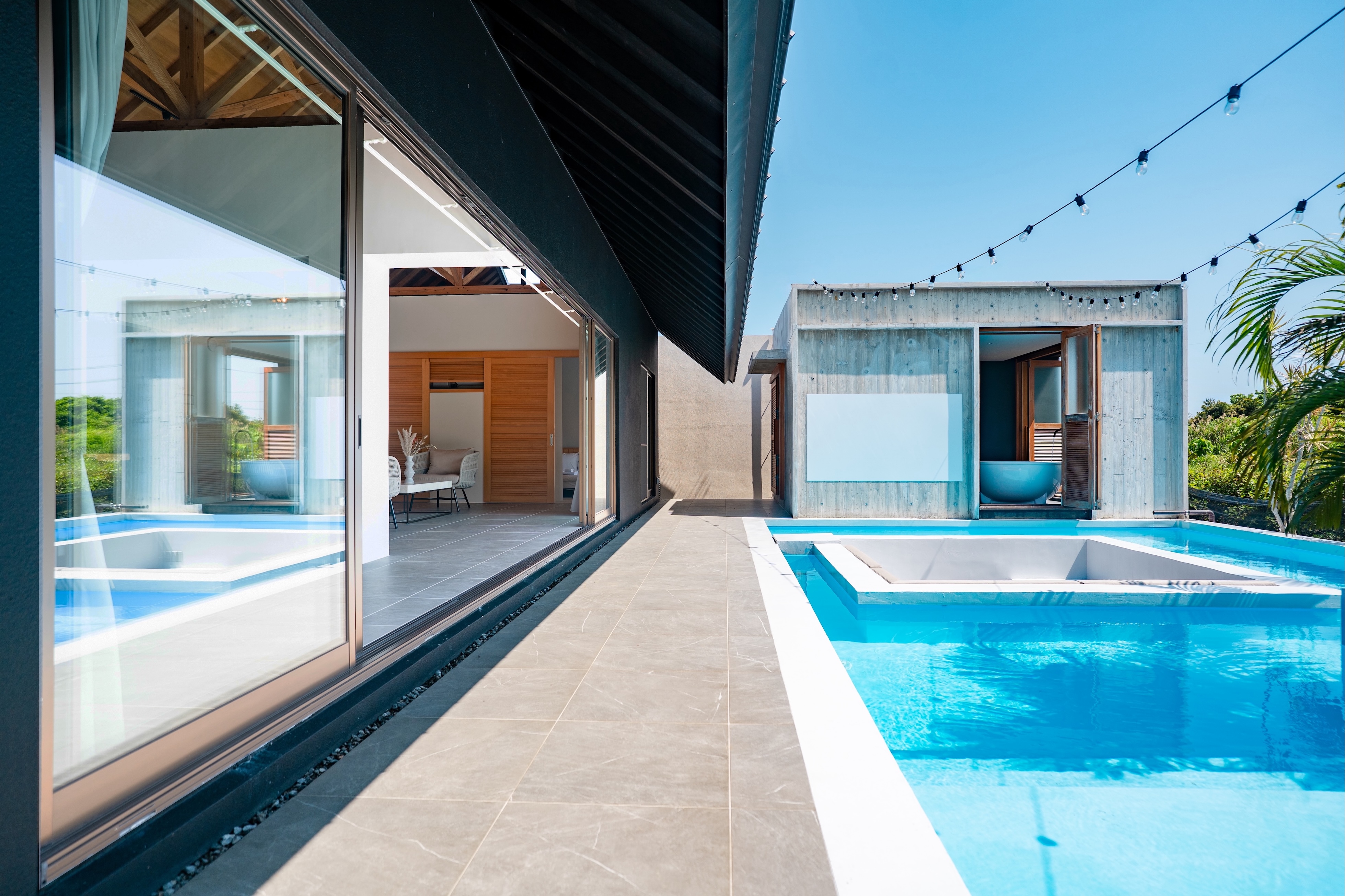 【Premier Suite】Pool Terrace