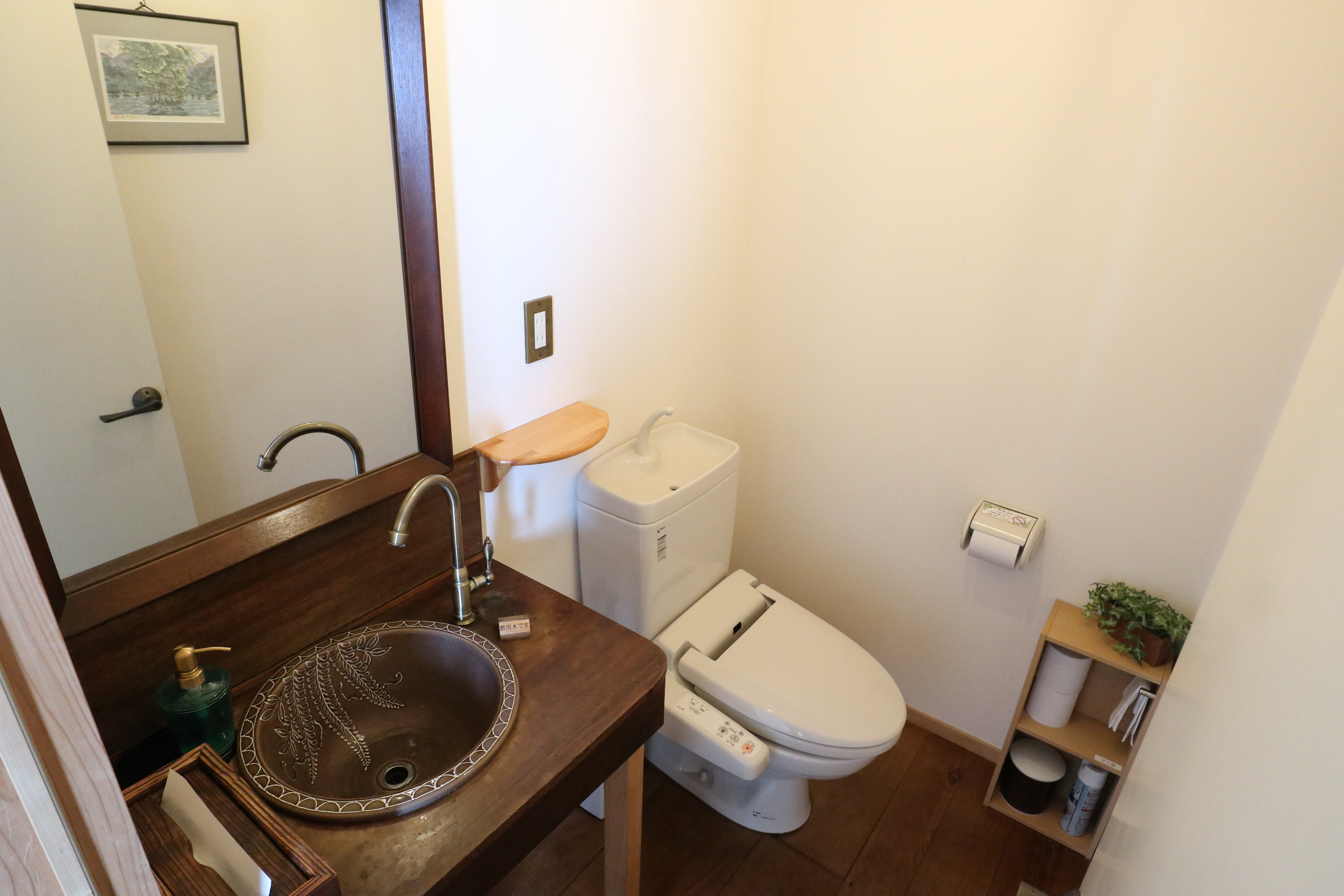 宿泊室内の温水シャワートイレ