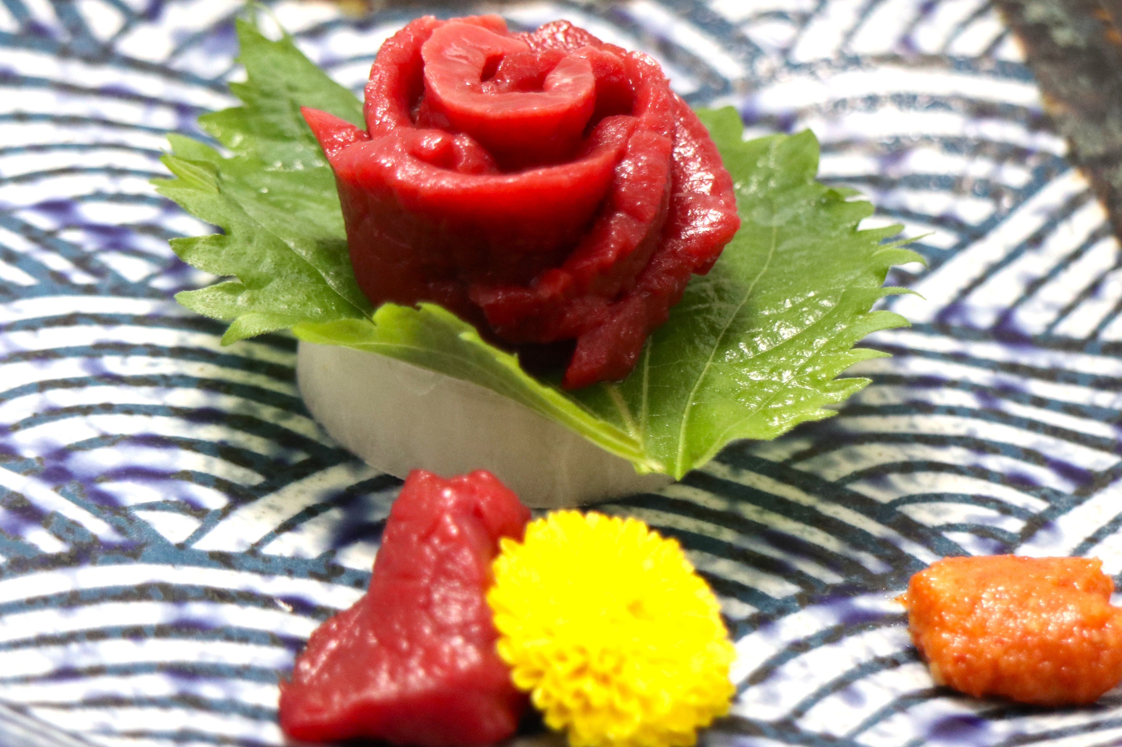 会津名産の桜刺し（馬刺し）