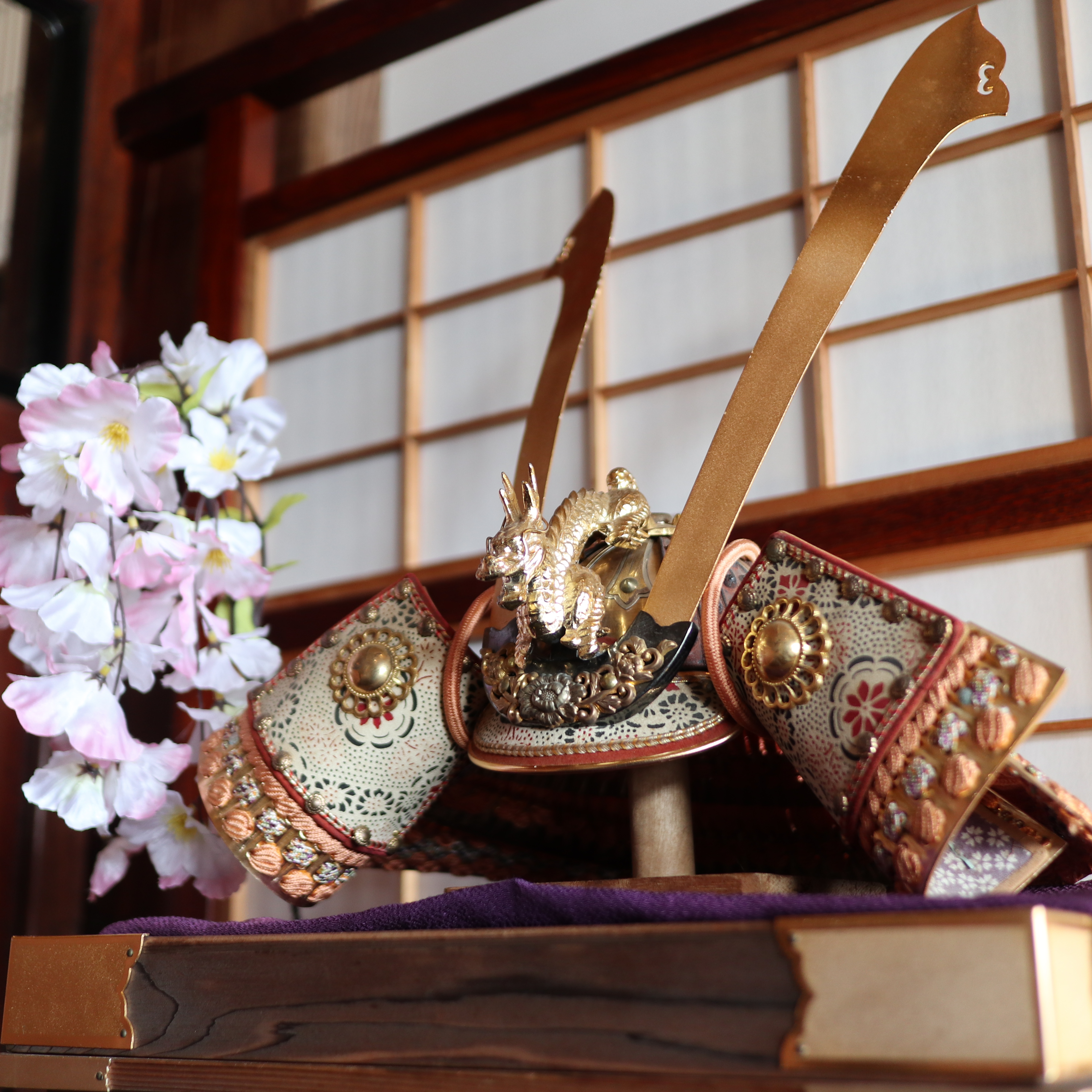 玄関の兜飾り