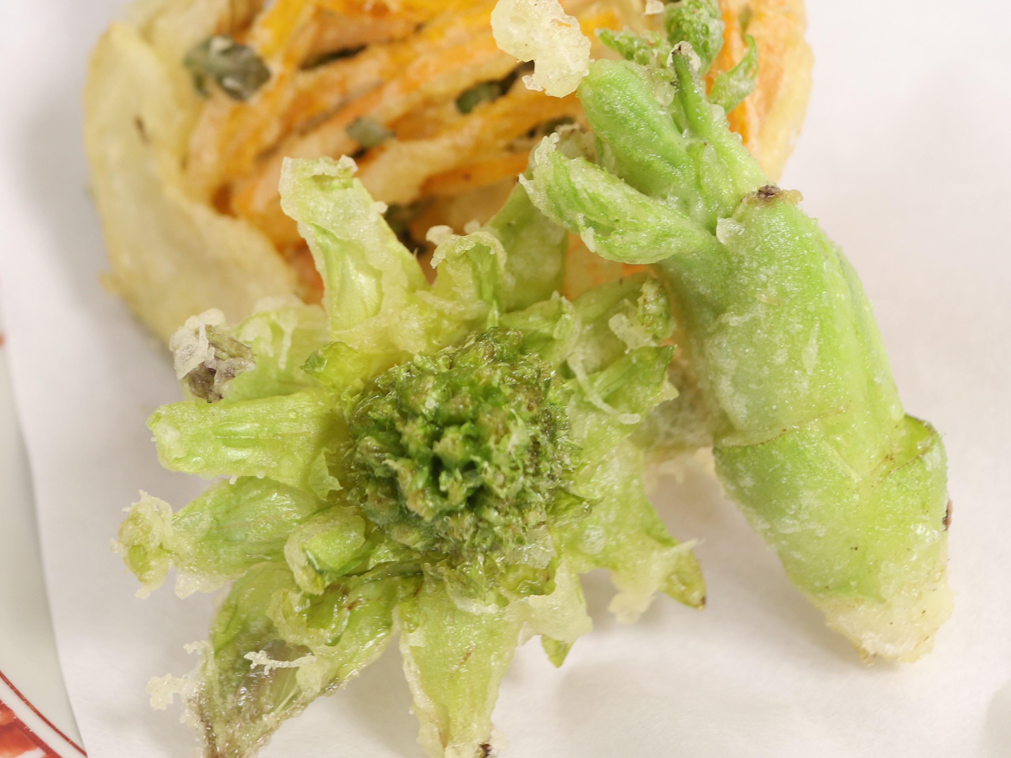 季節料理の一例：山菜の天麩羅　春