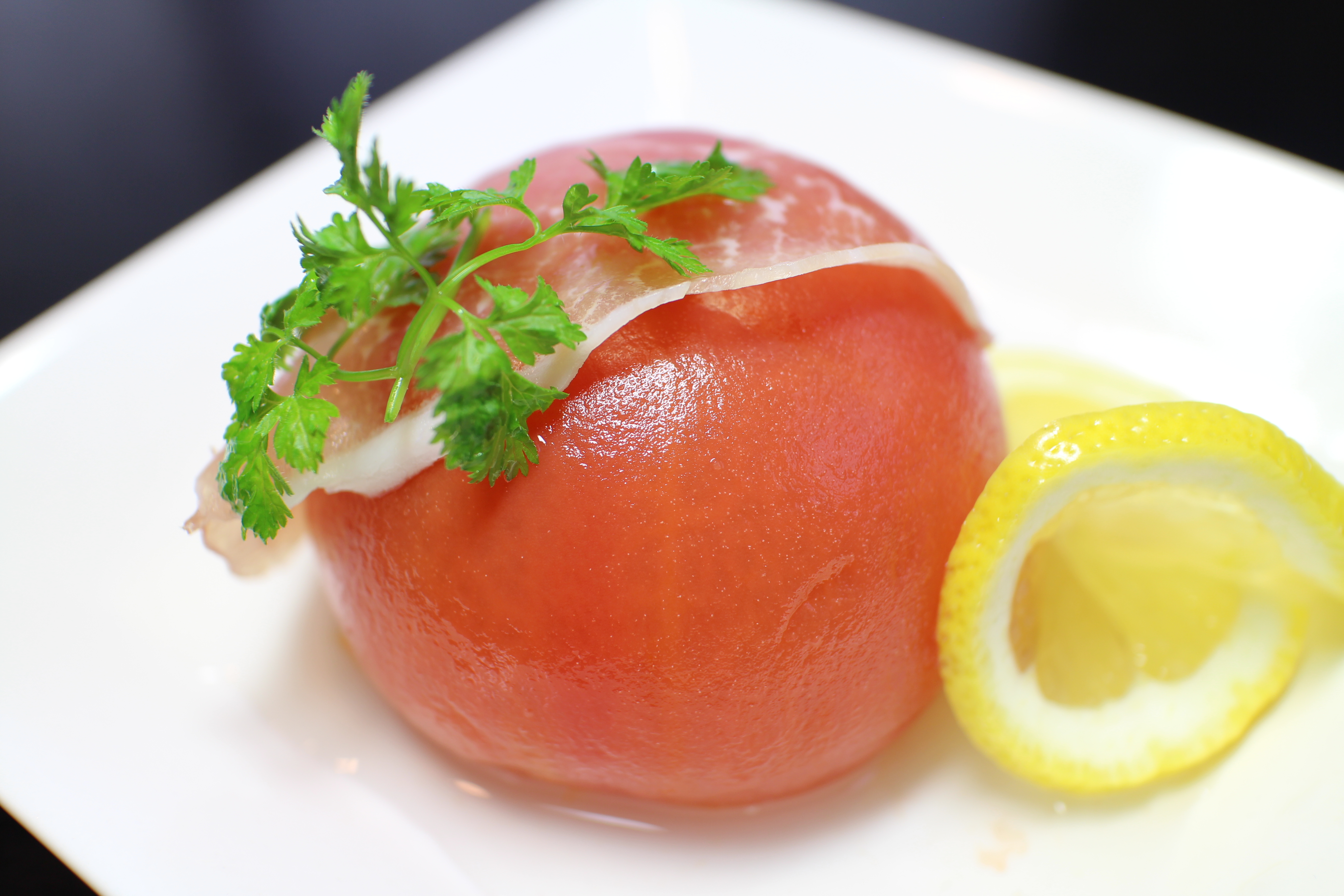 季節料理の一例：完熟トマトのレモン煮　夏