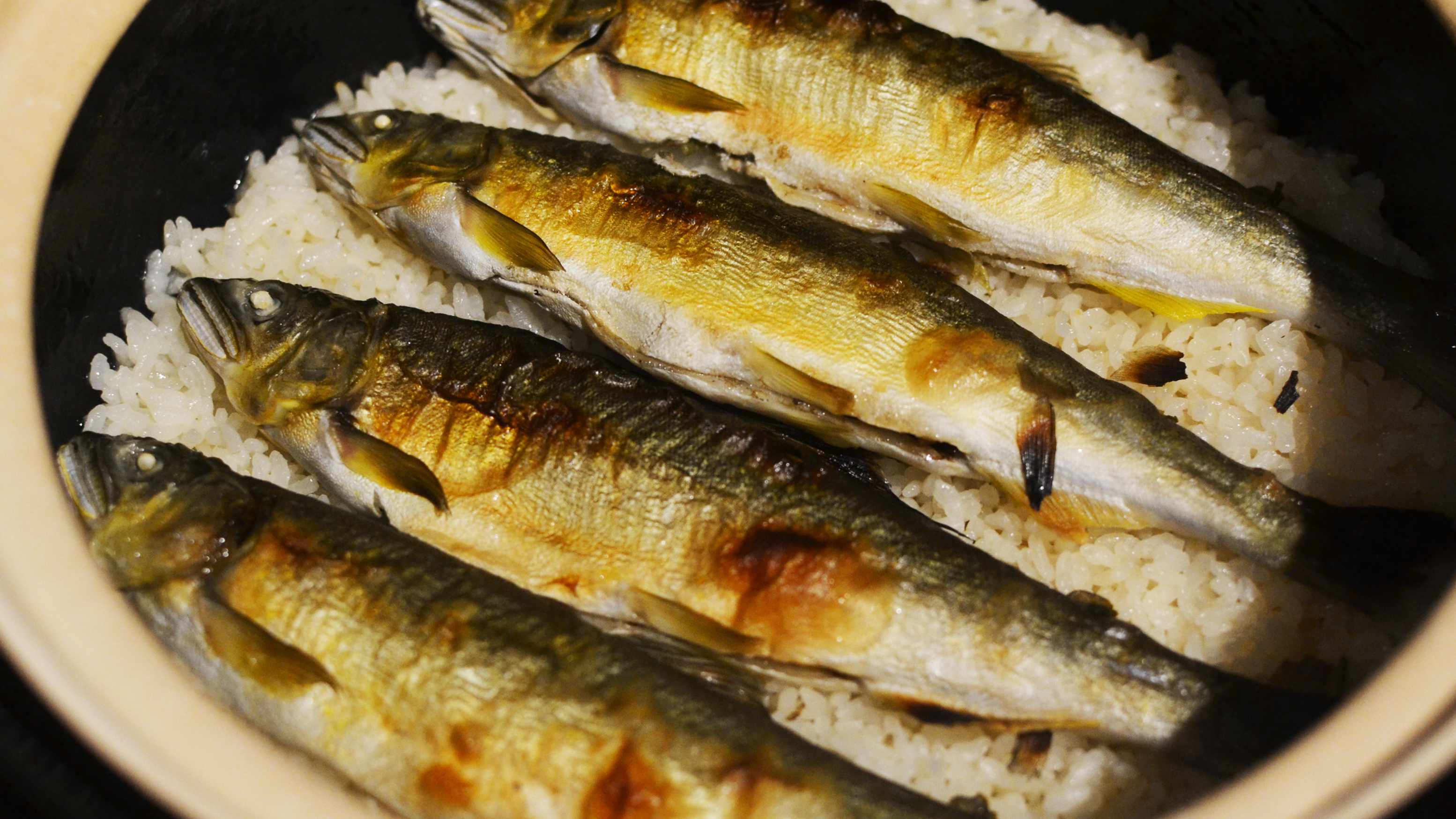 ～ある日のご飯　鮎の土鍋ご飯～旬の魚を旬の味わいで。