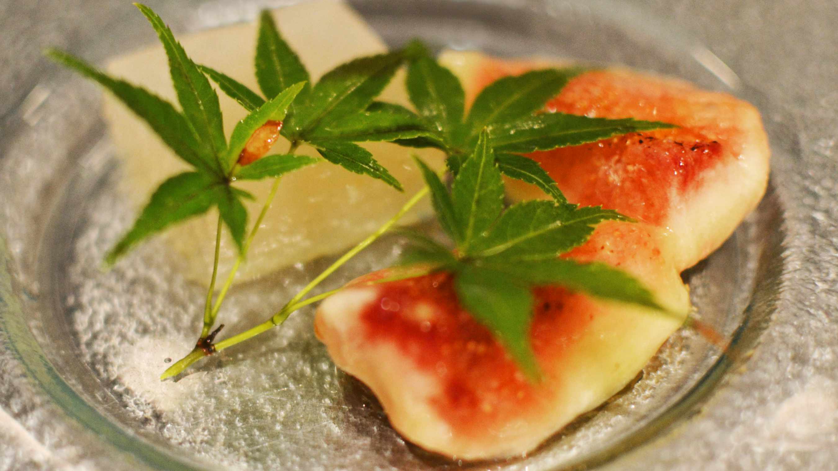 ～ある日の甘味～旬の果物を添えて。