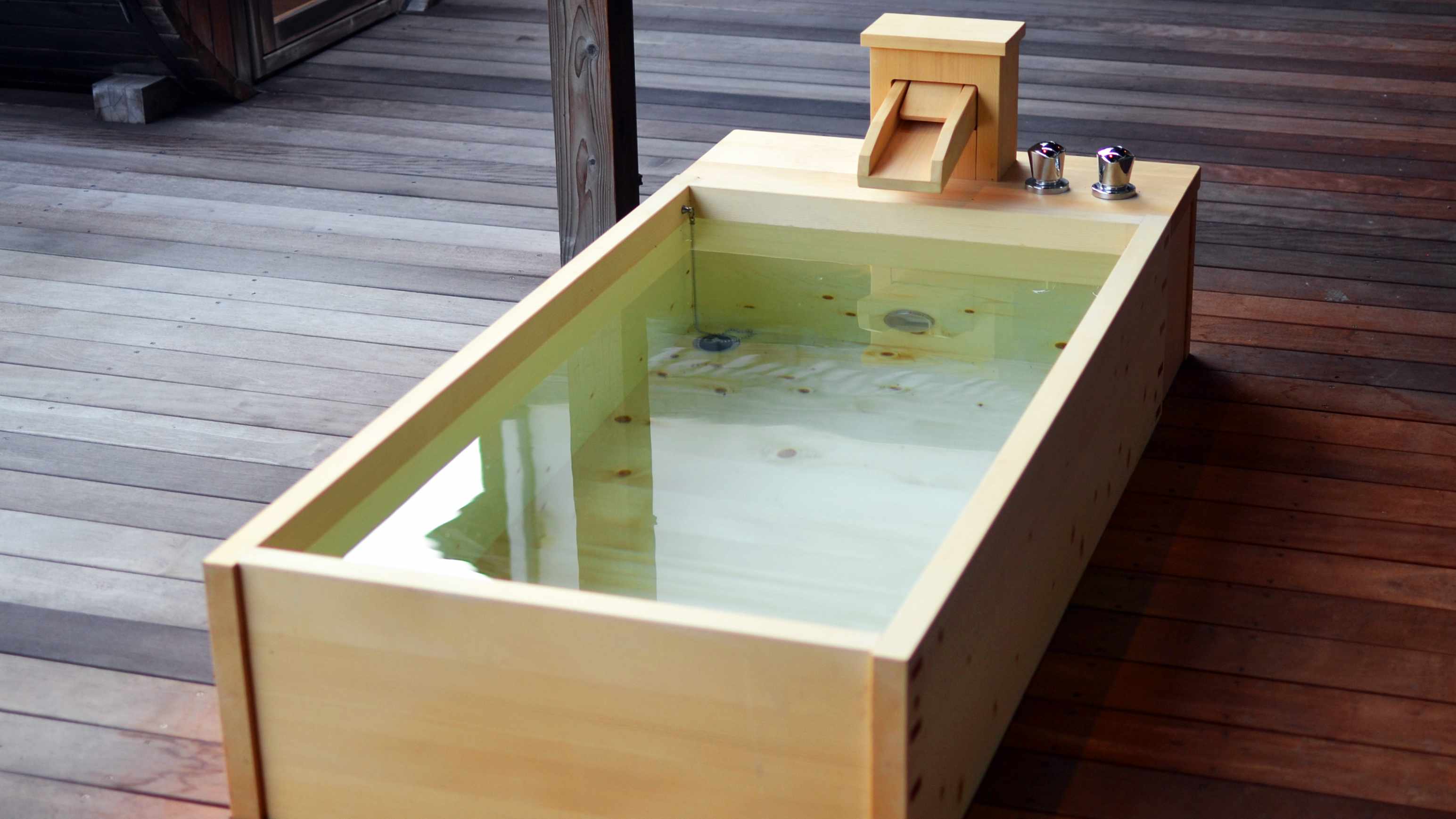 ～大人一名専用の檜風呂～自分だけのお湯をたのしむ。