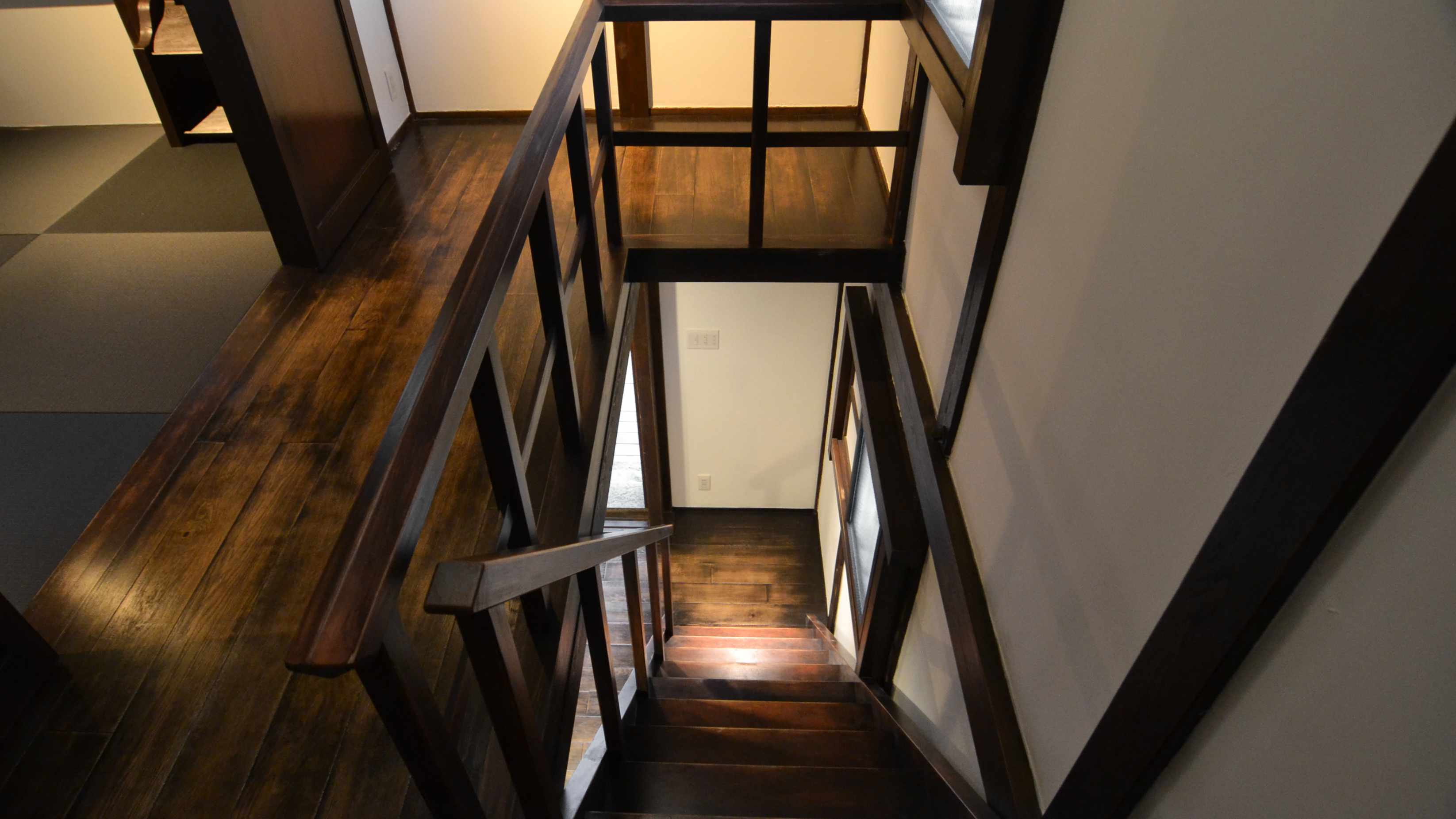 ～リビング棟2階からの階段～