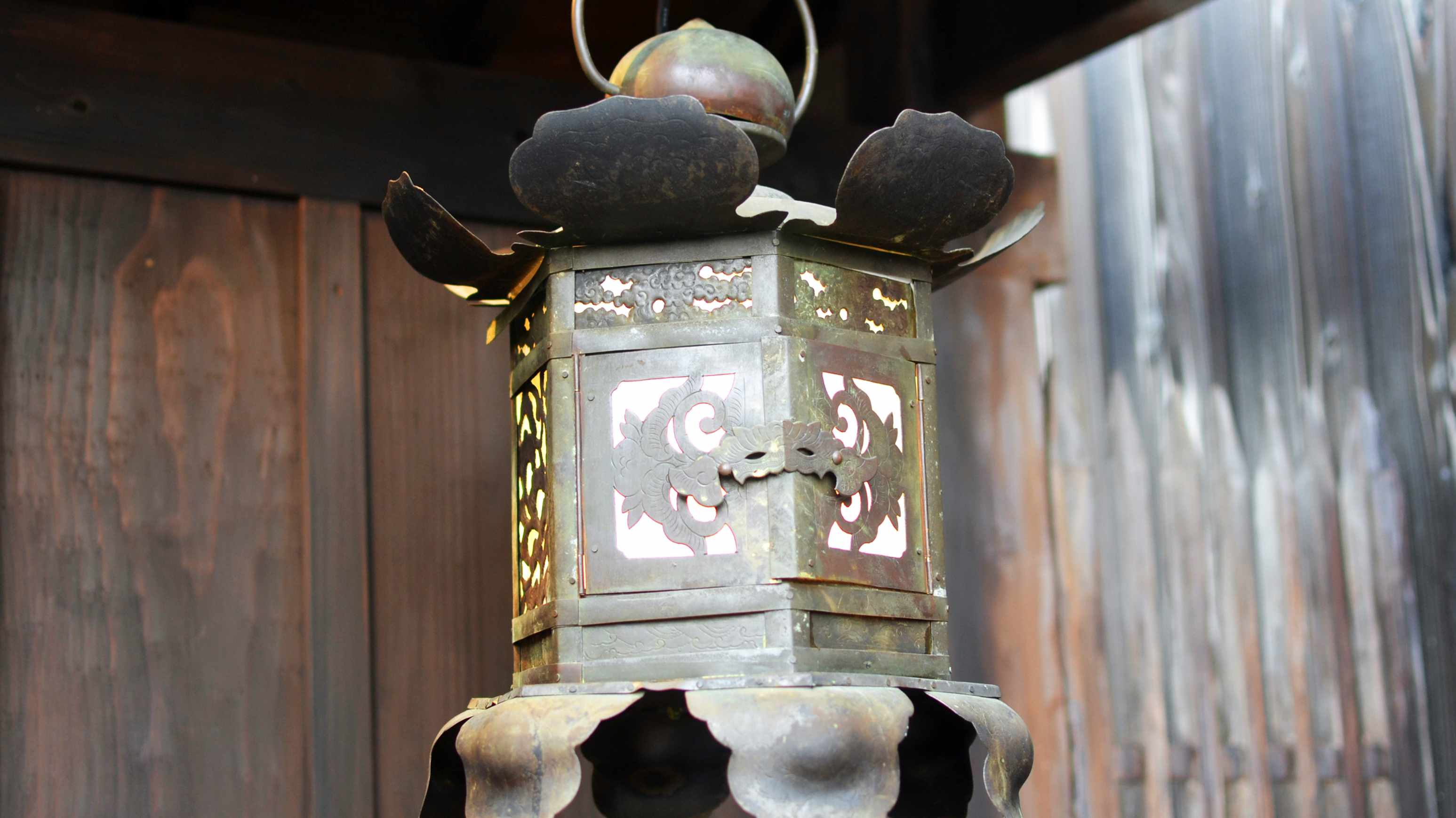 ～独特の雰囲気を持つ軒行燈～