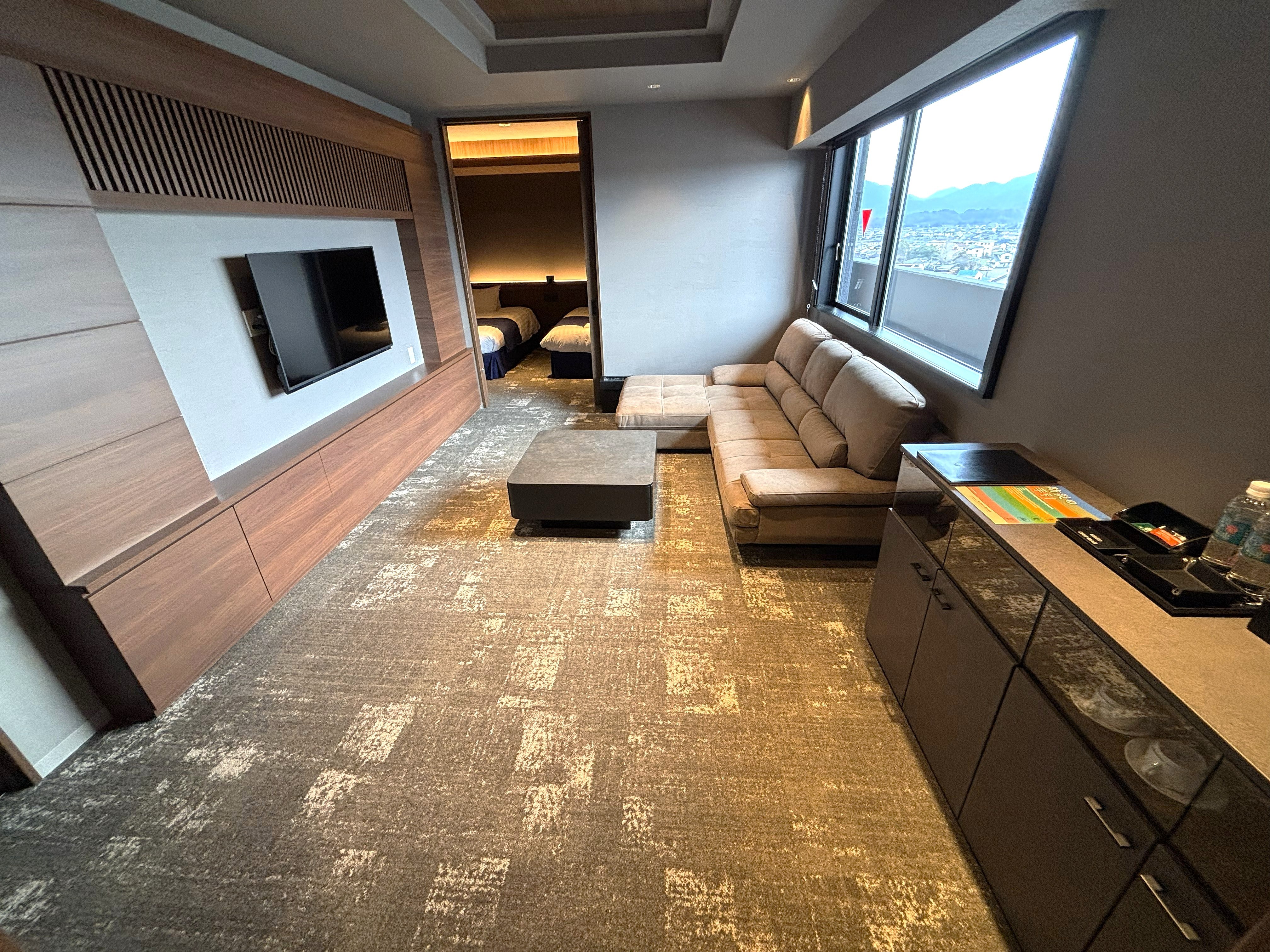 【スイート】カウチソファのある客室