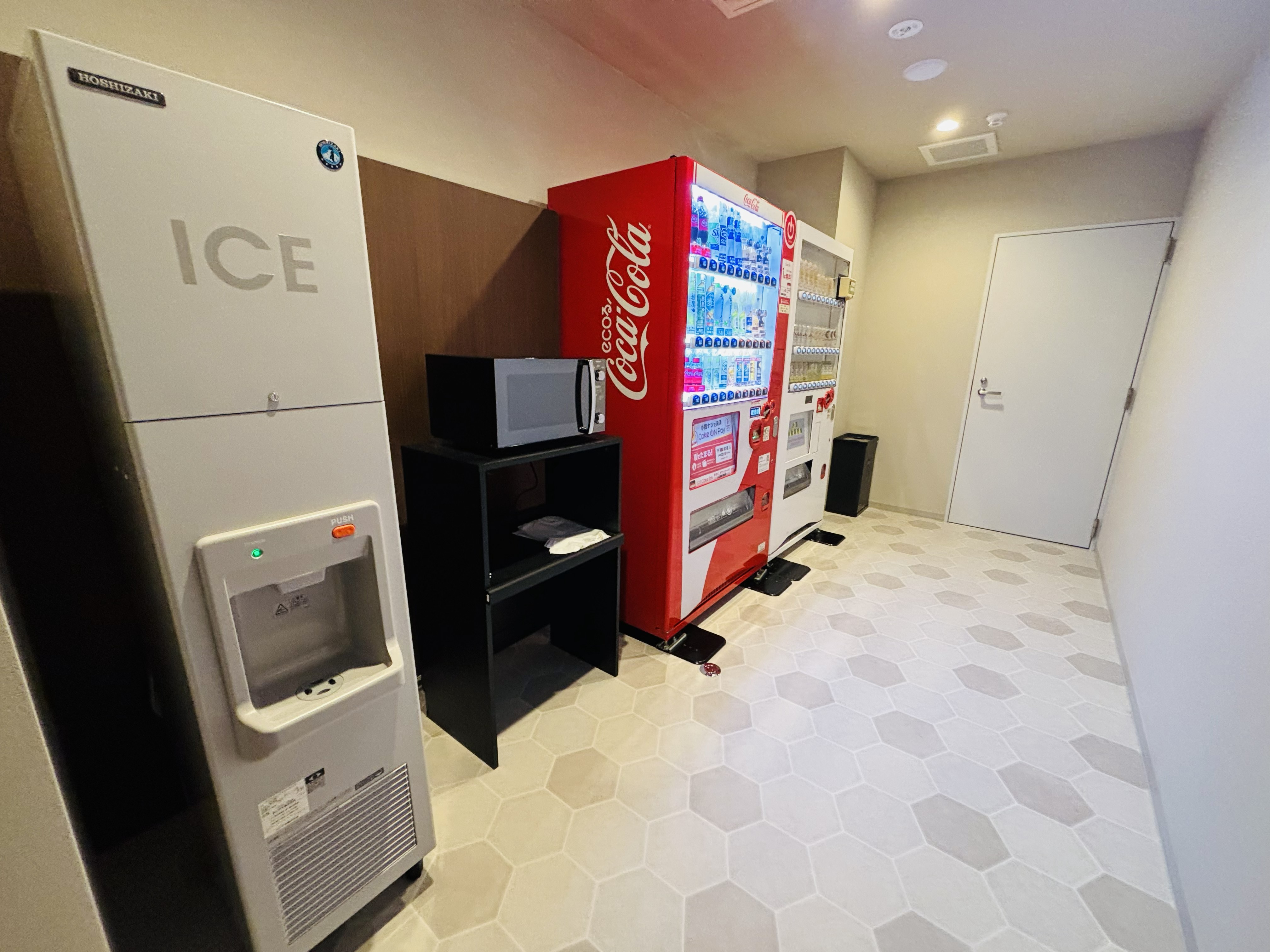 ２F：製氷機・自動販売機