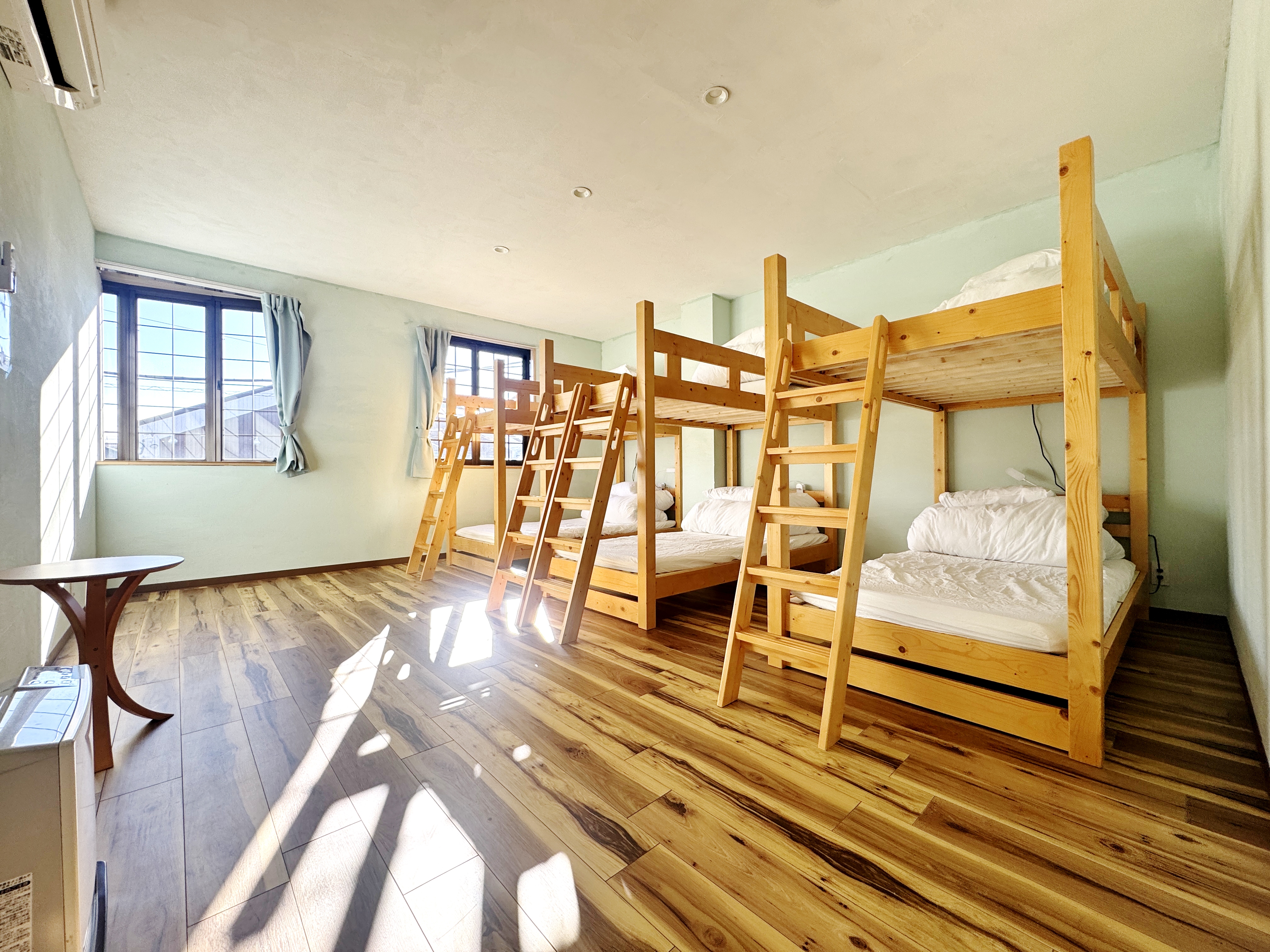 定員6名、22㎡2段ベットの部屋で家族、グループと過ごせるお部屋