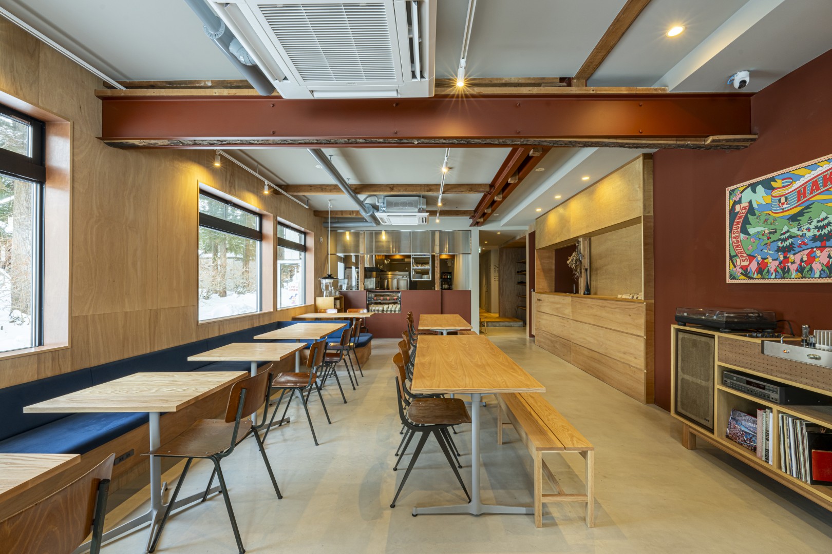 1階レストラン「&Deli」