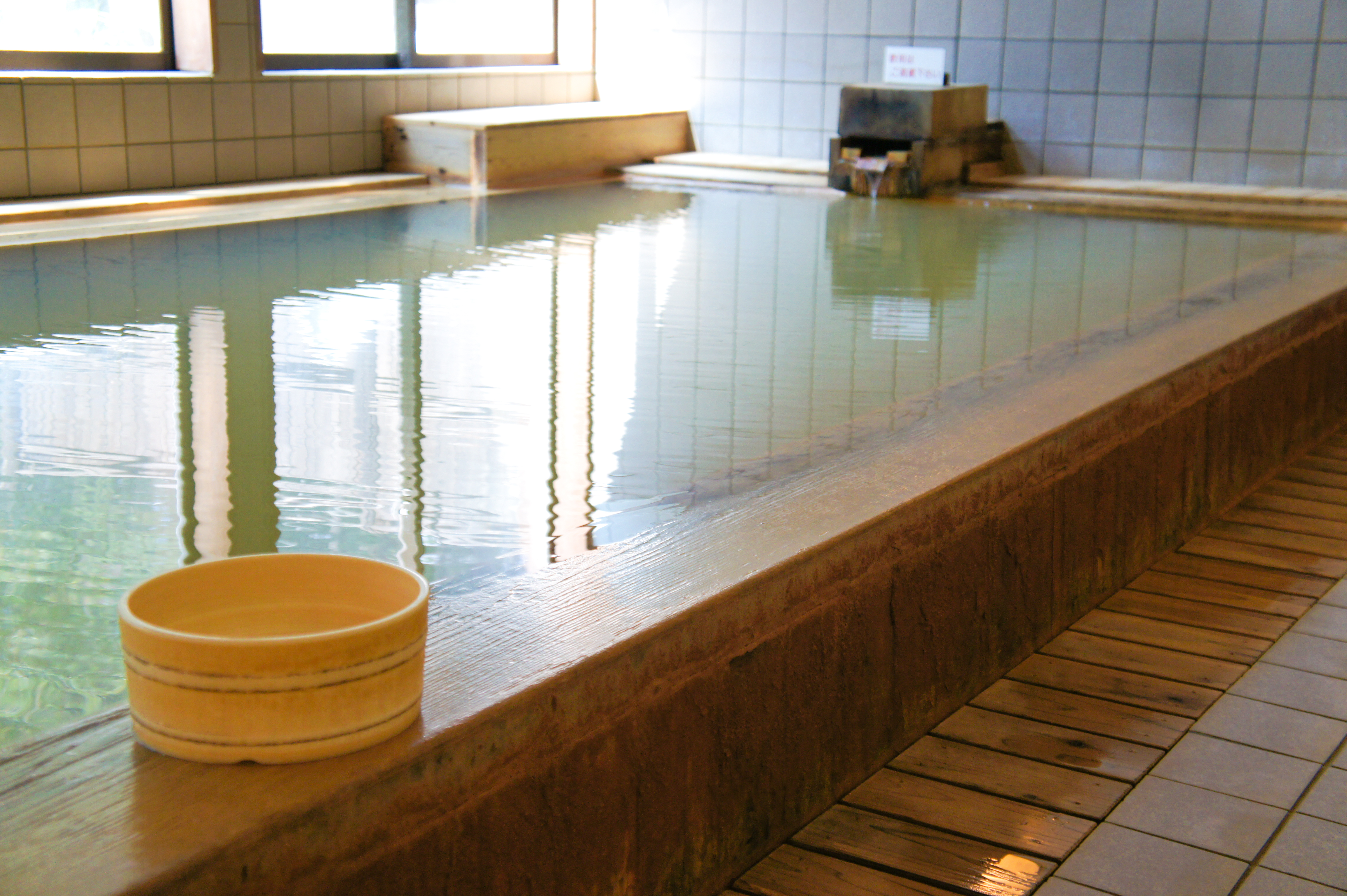 B&Dから徒歩1分の岩岳の湯。サービス券をご用意しております