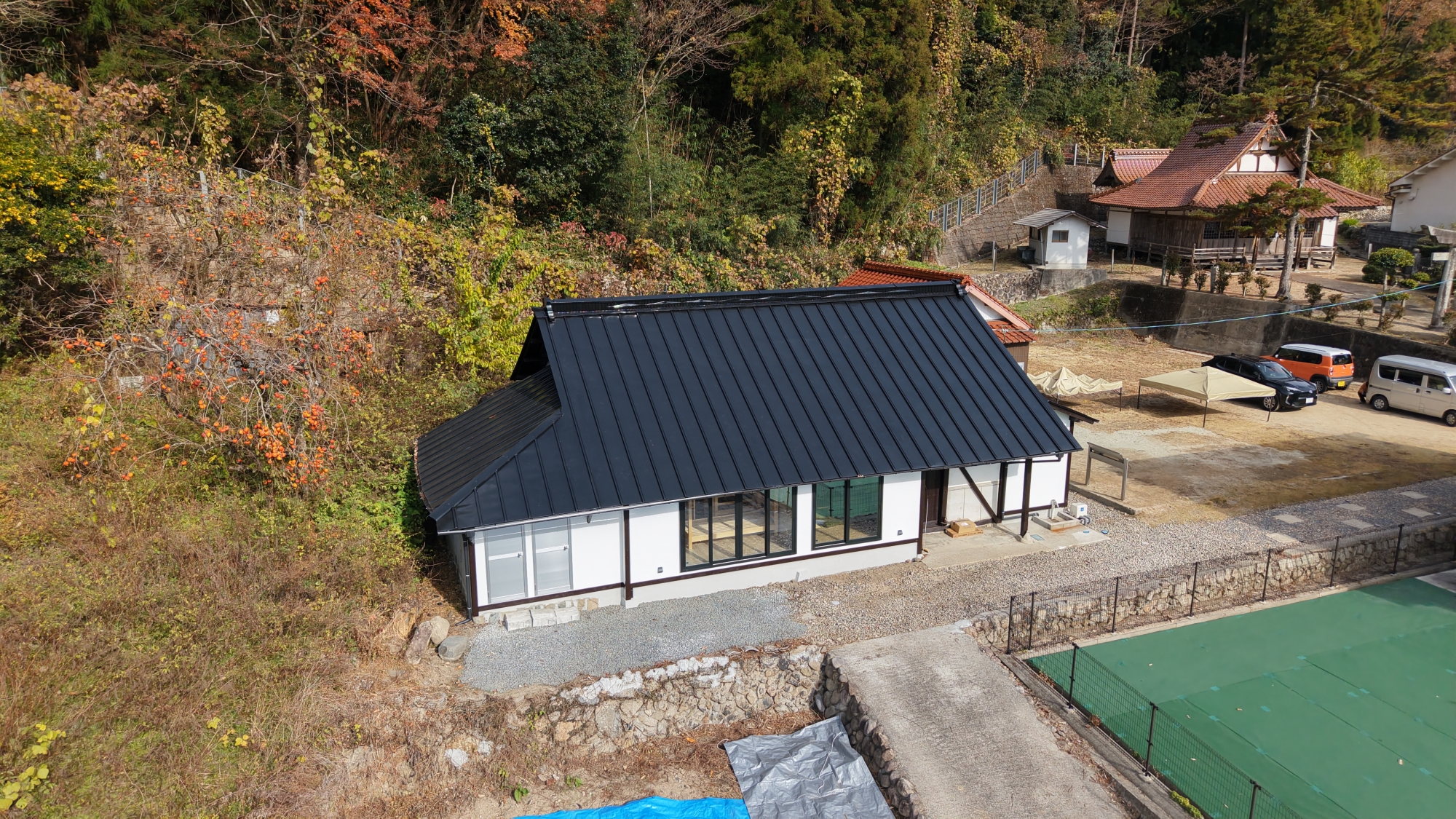 *【外観】安芸太田町の自然に囲まれた古民家リノベーションのゲストハウス。ぜひお越しください♪