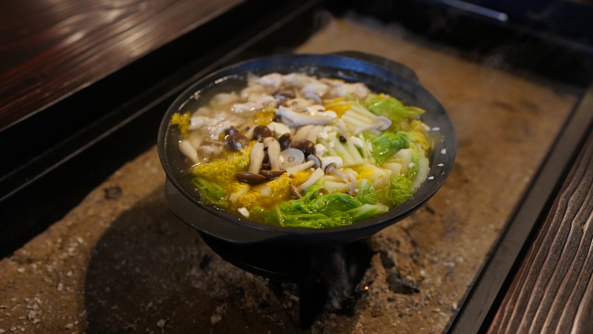 *【囲炉裏】具材を持ち寄って鍋を楽しむことも♪