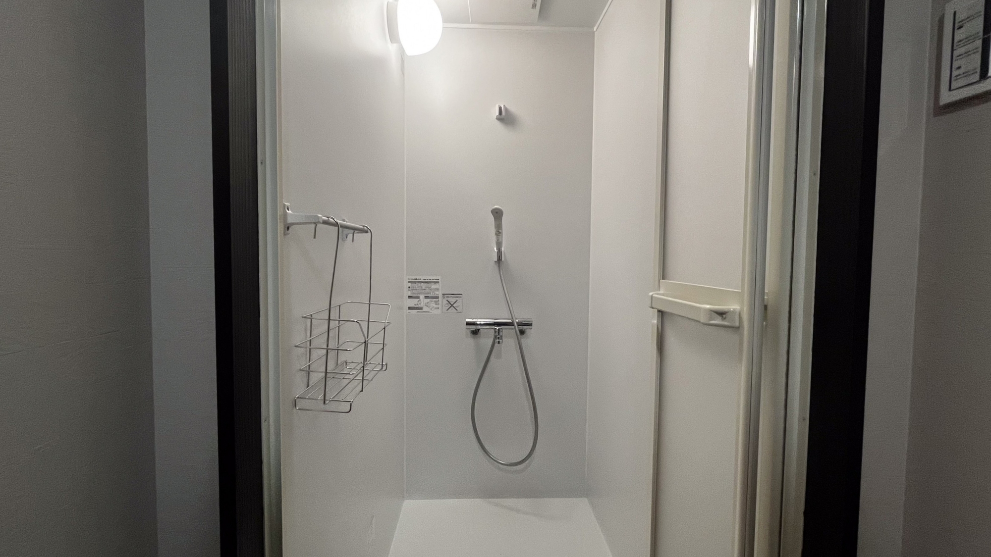 *【シャワールーム】館内に2箇所ございます。シャンプー・リンス・ボディソープ・タオルも完備。