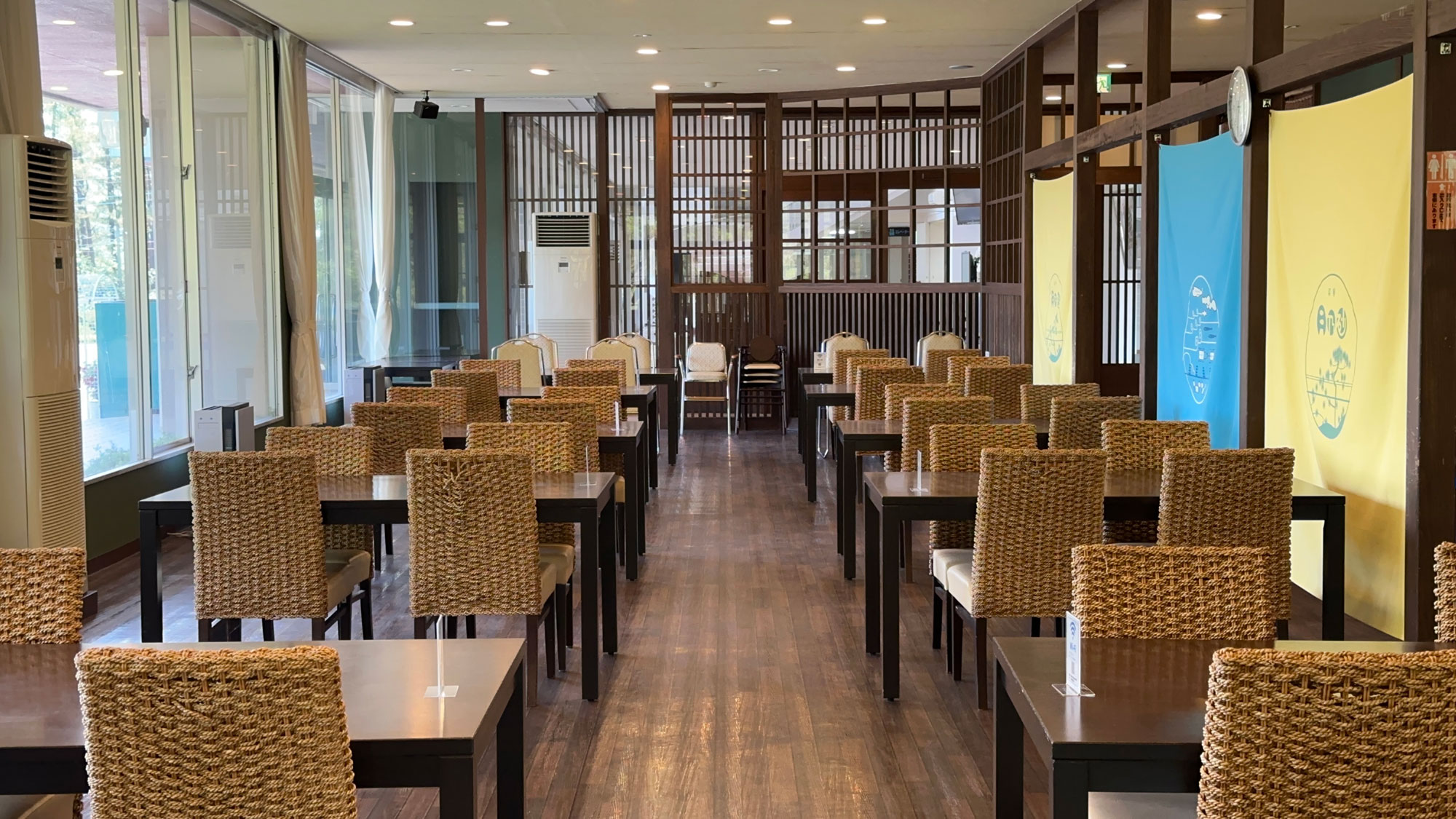 1階レストラン「菜寮 月乃砂」にてごゆっくりとお寛ぎください。