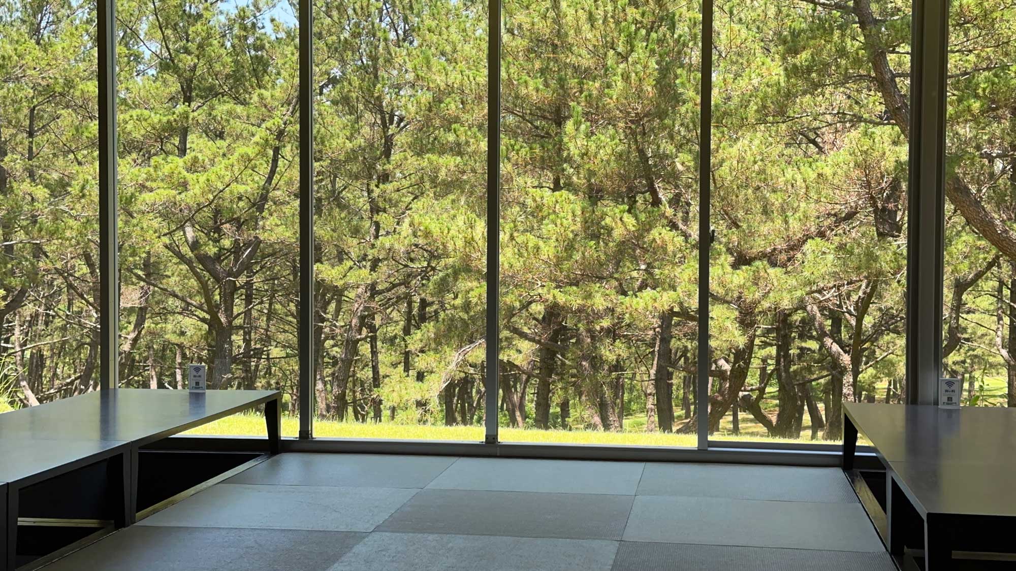 1階レストラン「菜寮 月乃砂」にてごゆっくりとお寛ぎください。