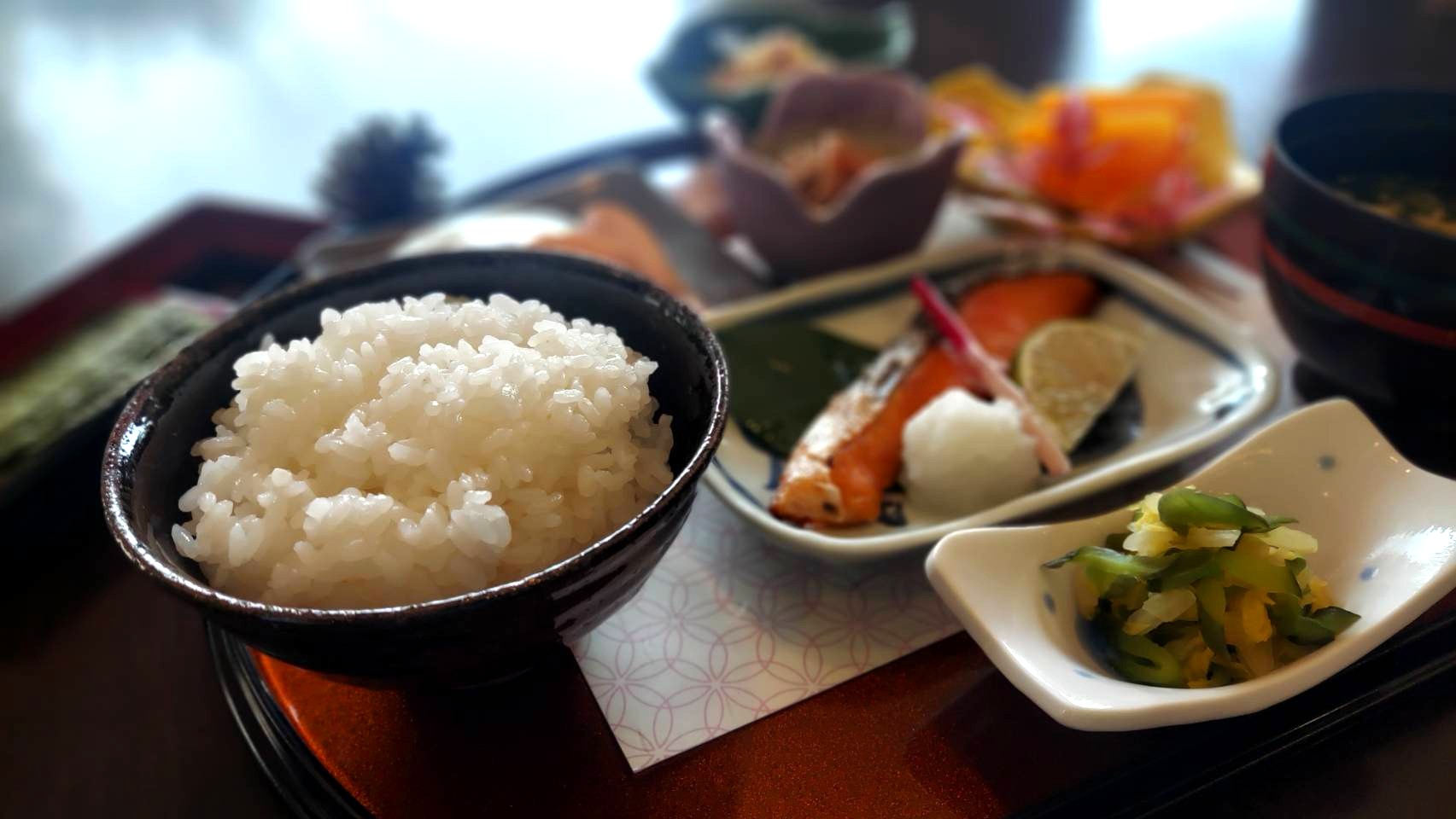 朝の定番メニューを中心に、ホッと心ホッと心が落ち着く和朝食メニューをご用意(一例)