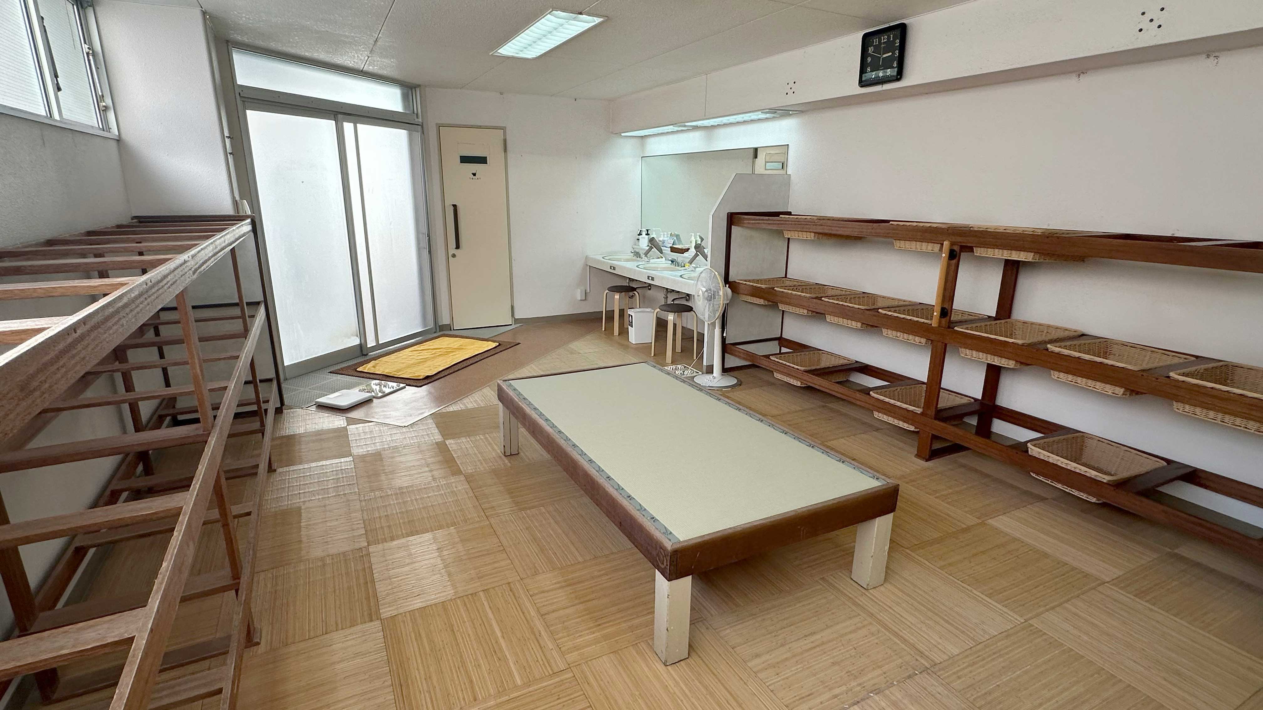 ＜温泉浴場＞脱衣スペース