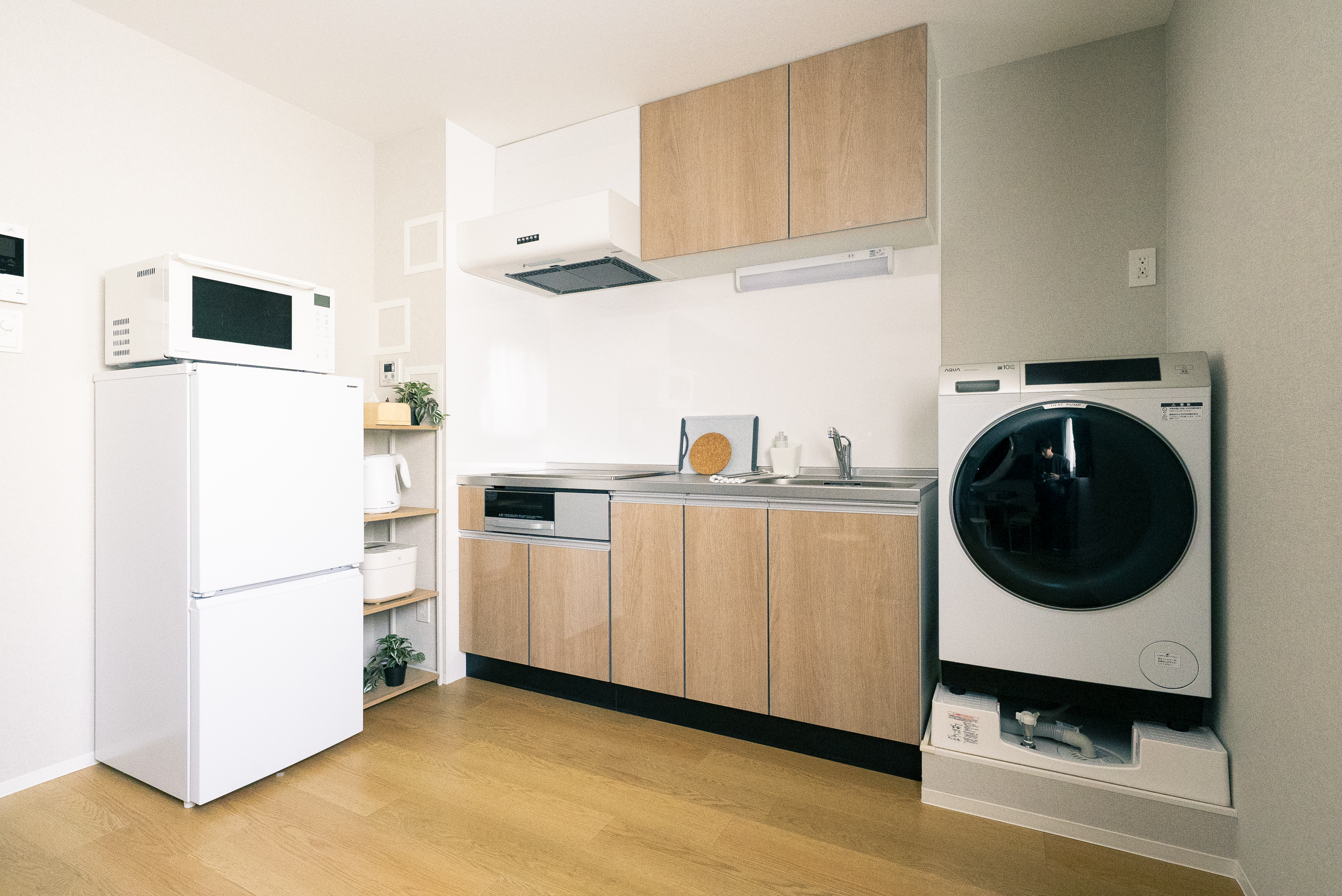 キッチンには、調理器具を完備。各種フライパンなど揃っています。