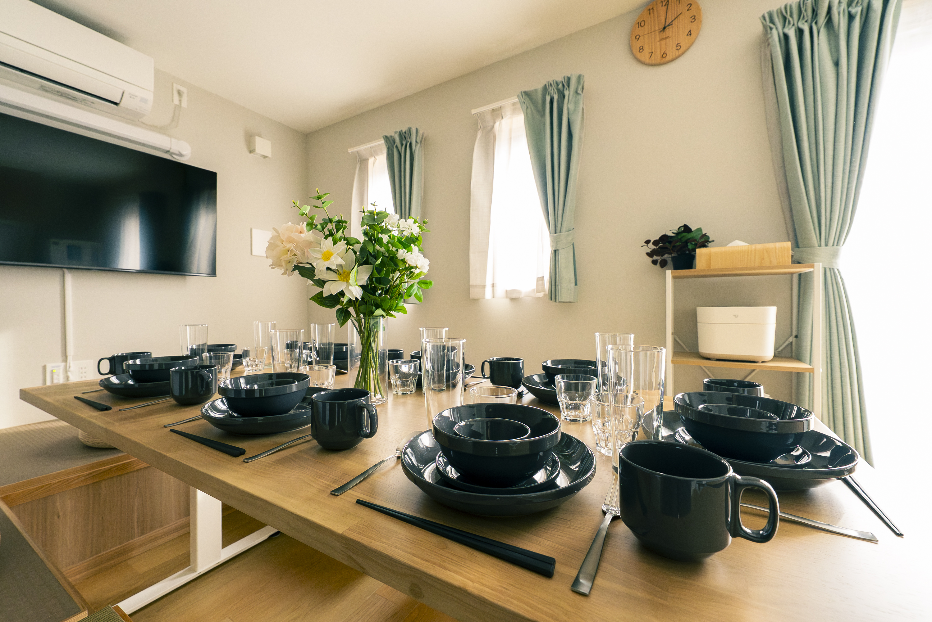 TVを見ながら楽しめる和風ダイニングスペース