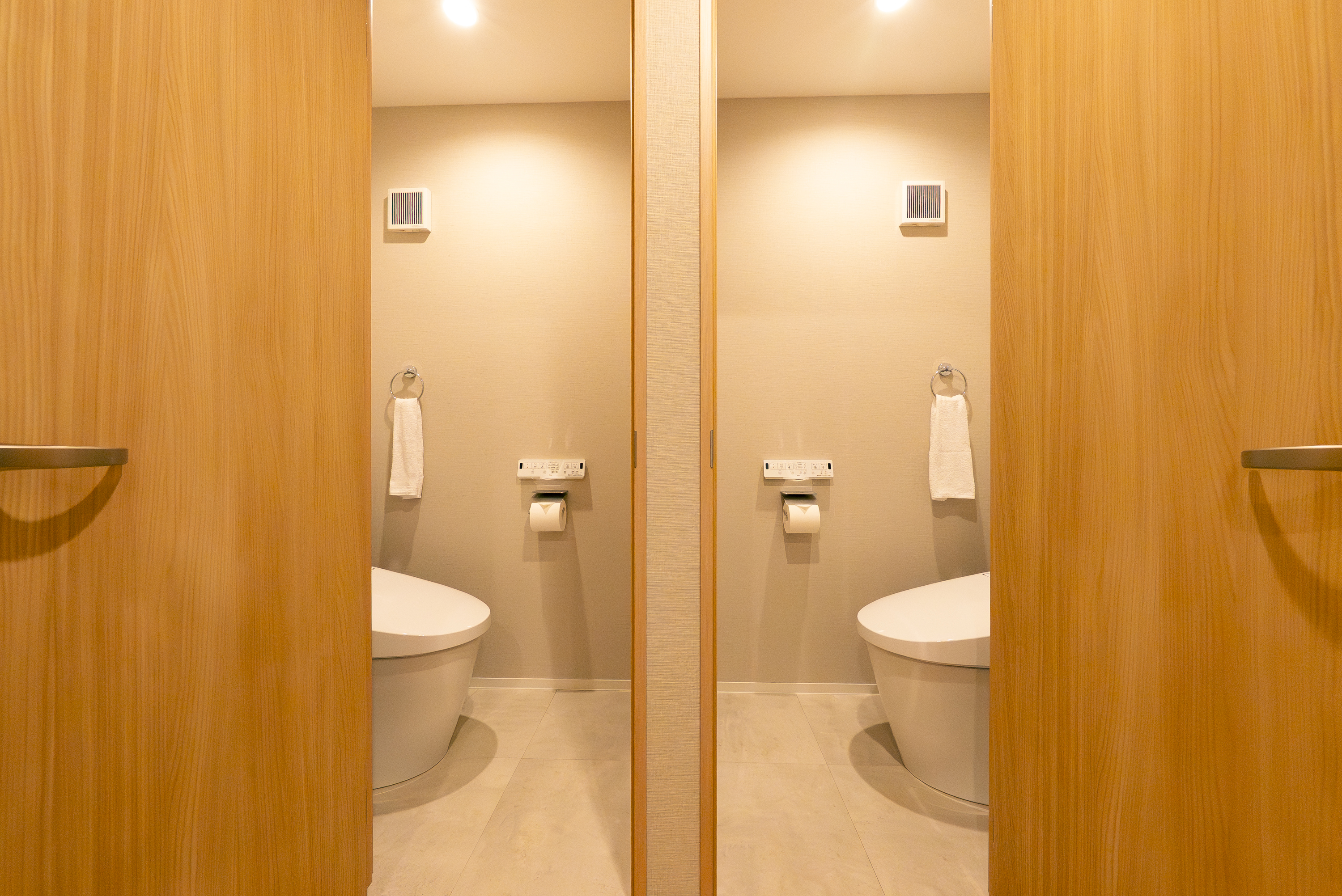 個室トイレ&times;2