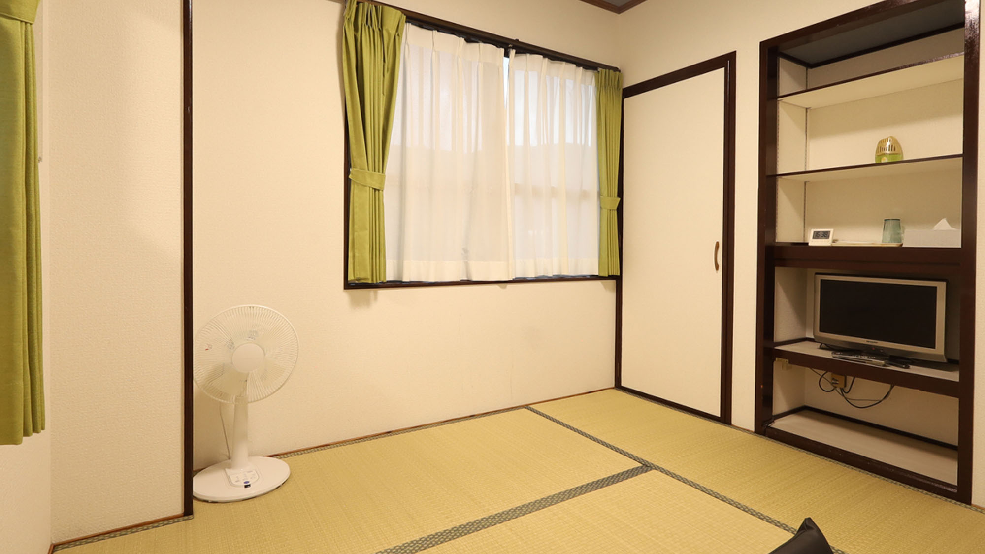 【お一人様用4．5畳和室】