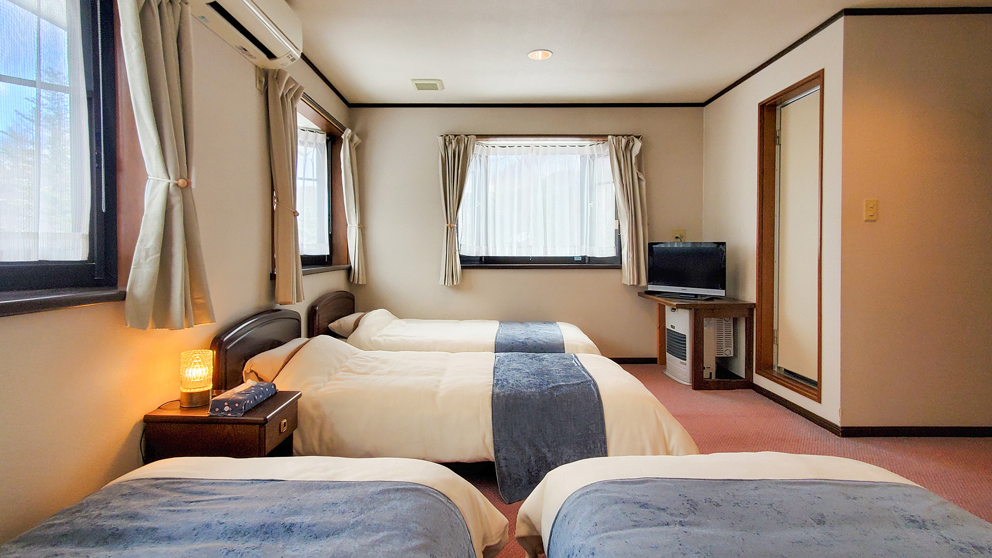 #フォースルーム