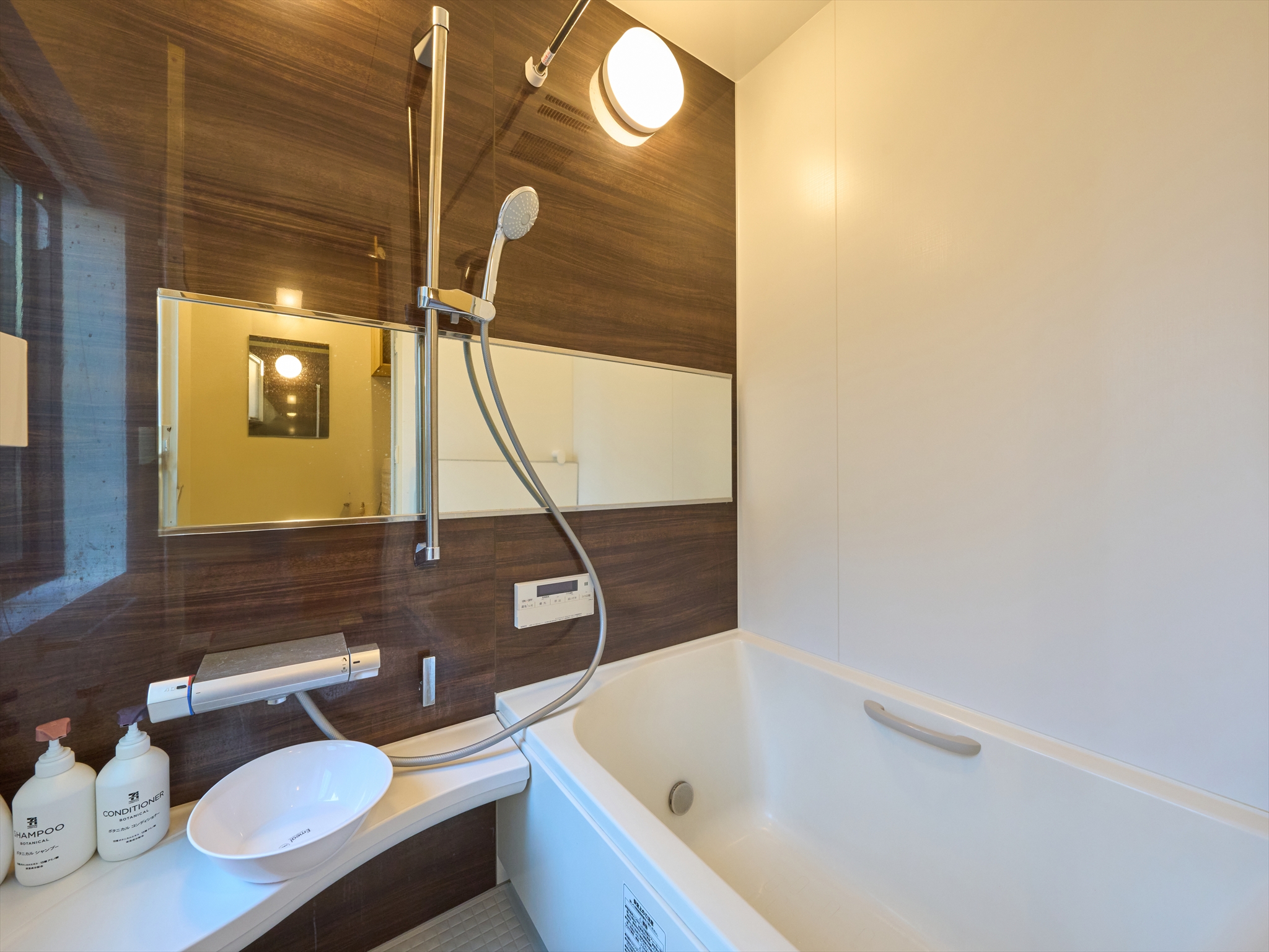 浴槽付きバスルーム（風呂トイレ別）