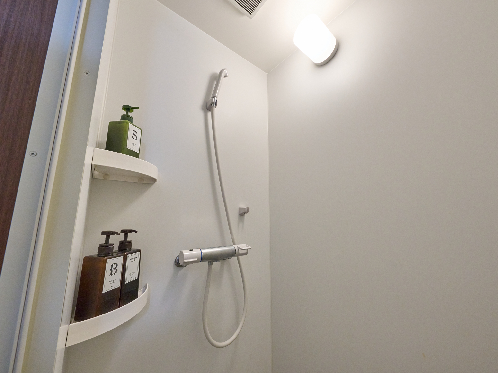 2階：洋室（シャワールーム）