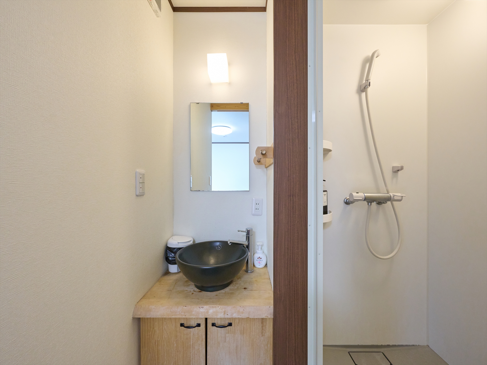 2階：洋室（シャワールーム）