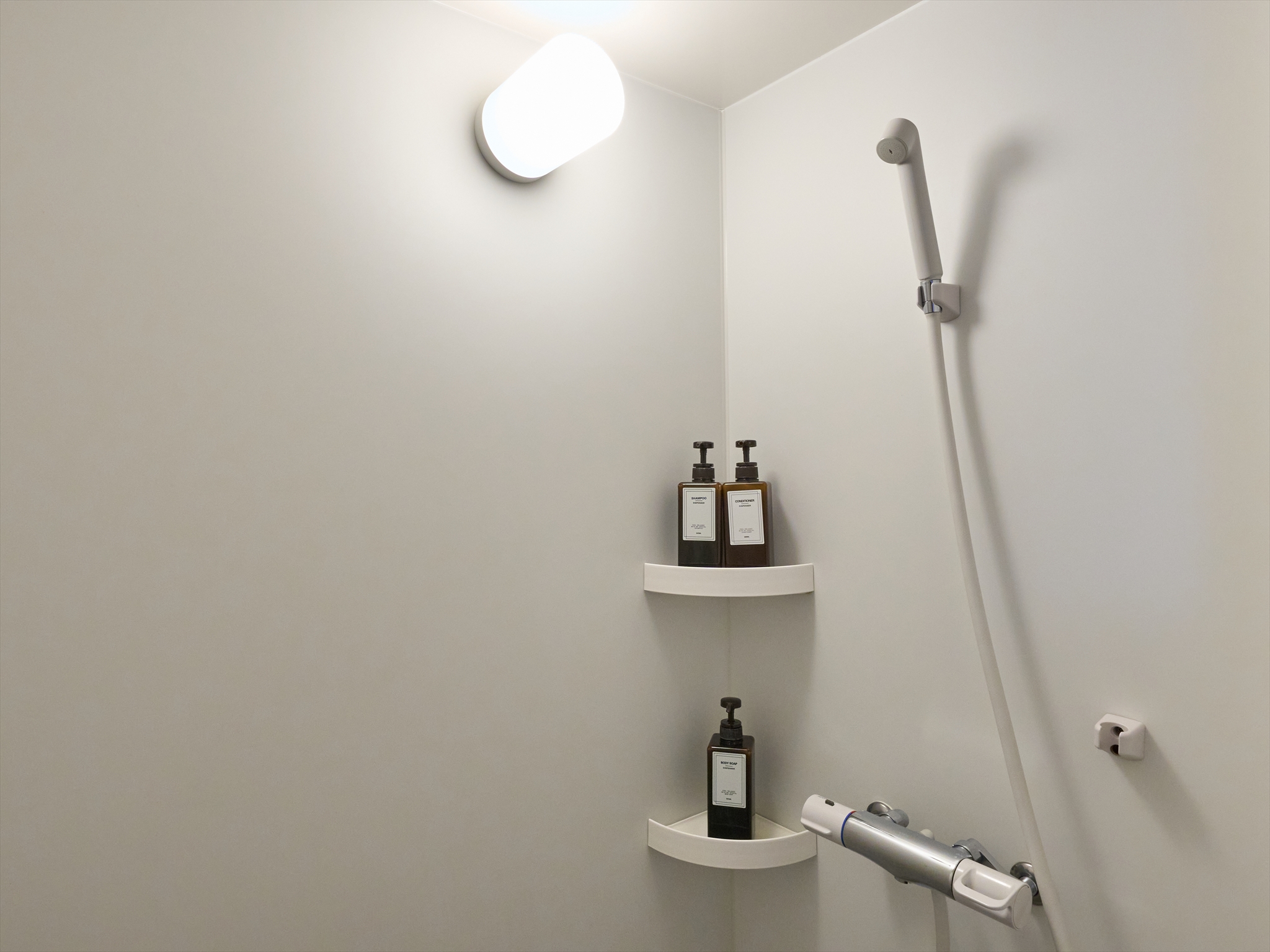 2階：洋室（シャワールーム）